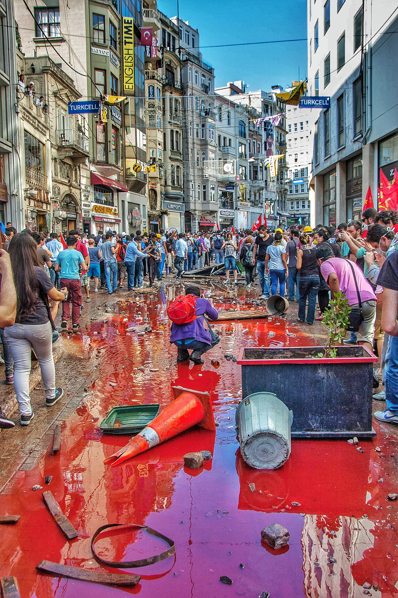 Nikon D70s + Nikon AF-S DX Nikkor 18-105mm F3.5-5.6G ED VR sample photo. Gezi parkı protests in 2013 photography