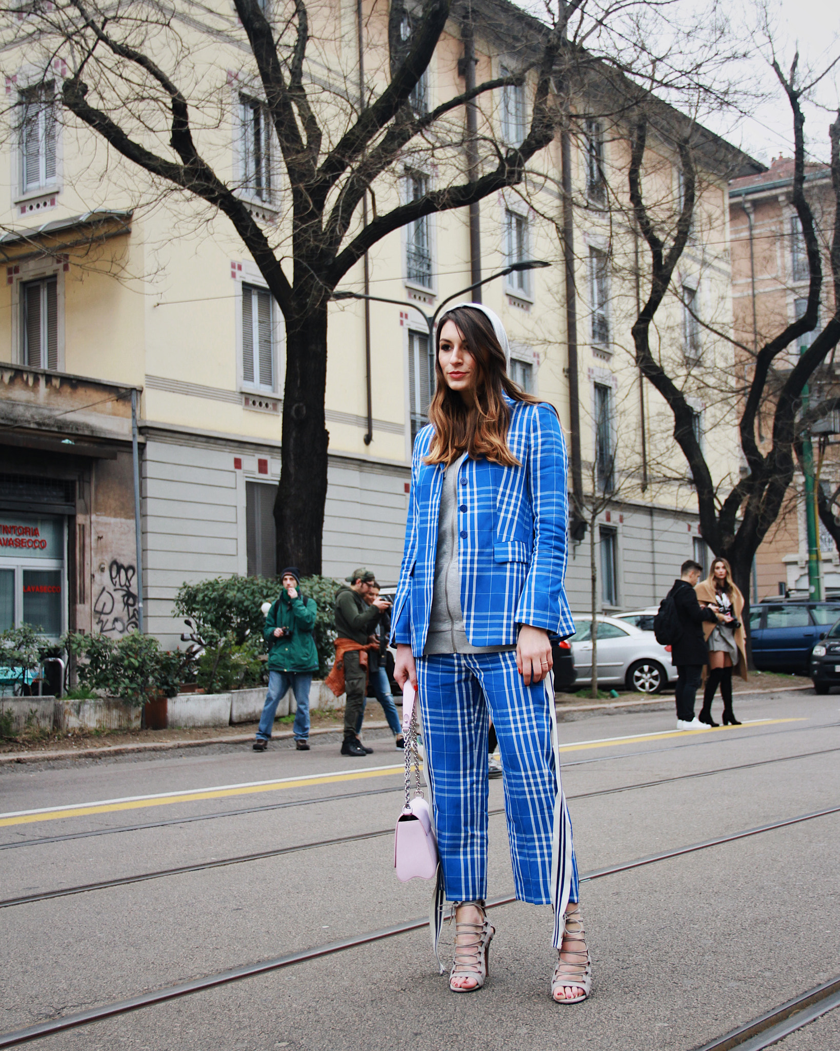 Canon EOS 7D sample photo. Outside fendi fashion show women f/w 2017 photography