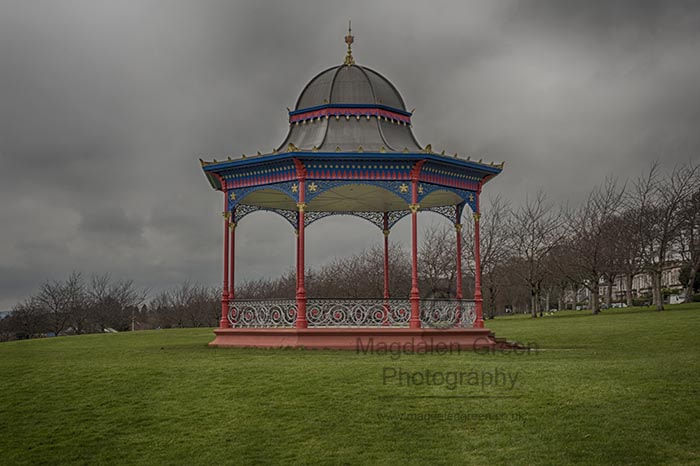 Nikon D700 sample photo. Green day - magdalen green bandstand  - dundee west end - dundee photography