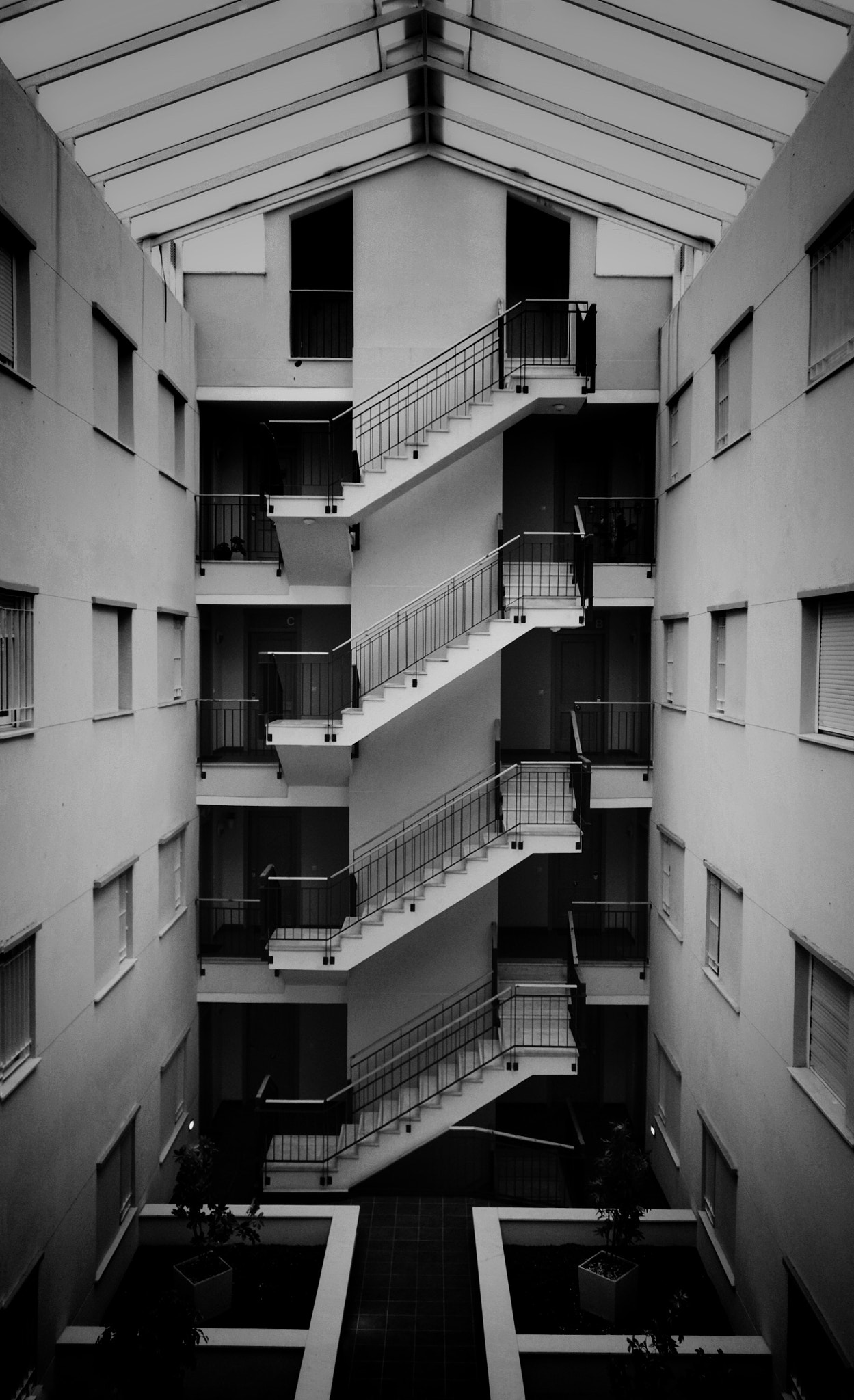 Sony 28-100mm F1.8-4.9 sample photo. Edificio photography