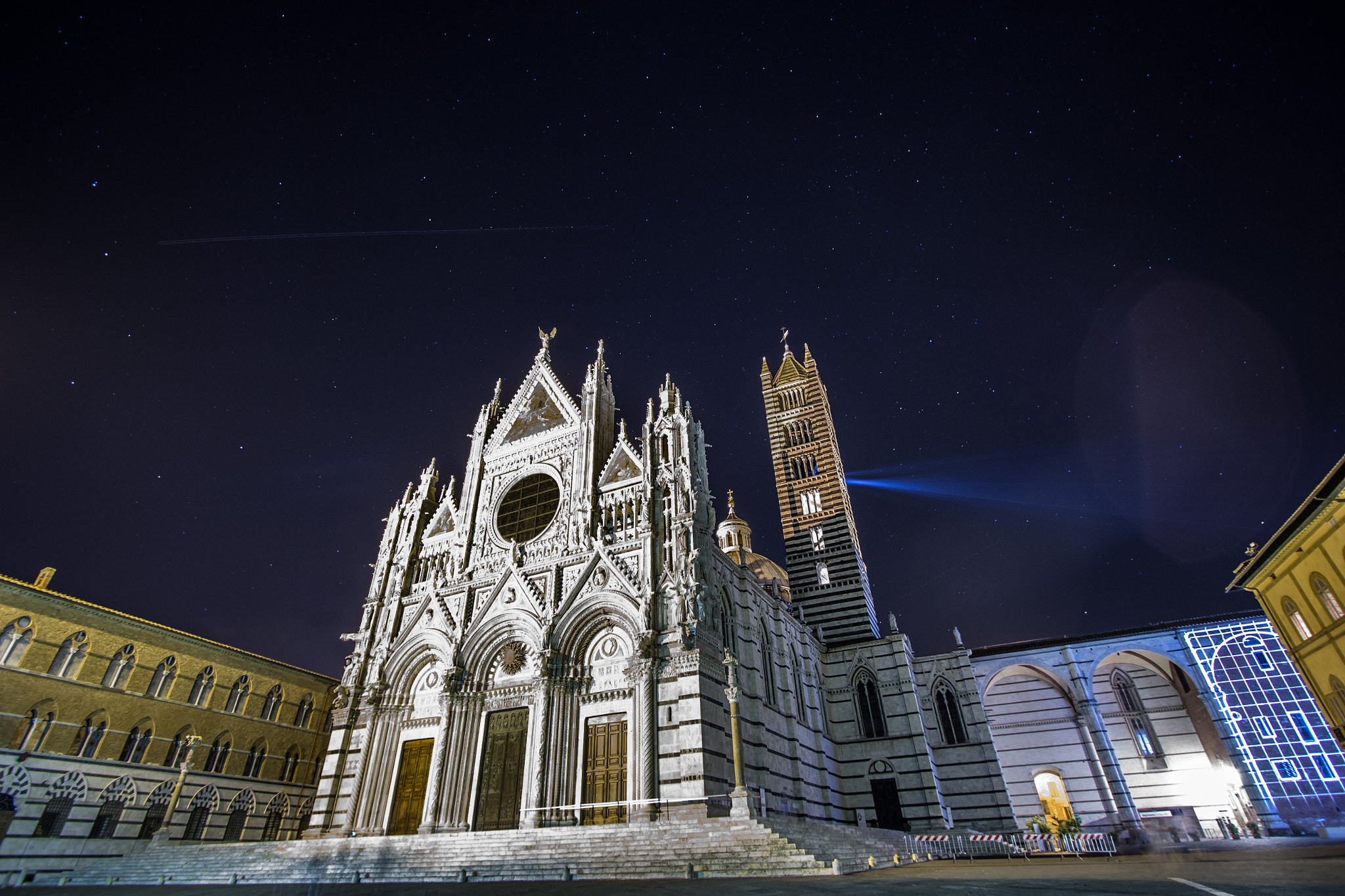 Canon EF-S 10-22mm F3.5-4.5 USM sample photo. Siena under the stars photography