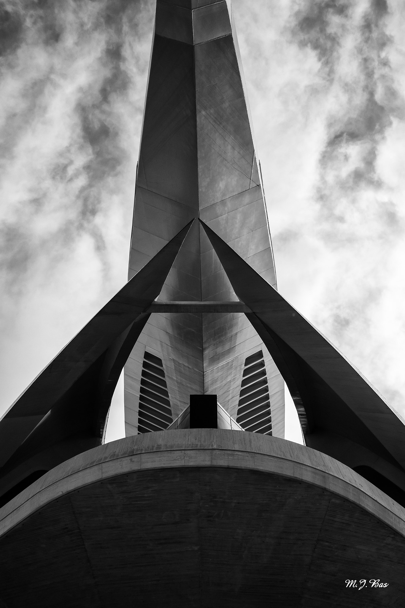 Sigma 17-50mm F2.8 EX DC OS HSM sample photo. Triangles photography