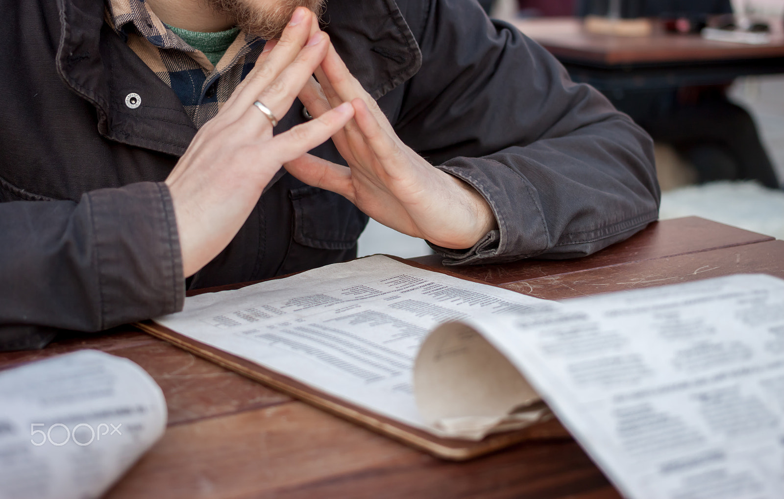Canon EOS 500D (EOS Rebel T1i / EOS Kiss X3) + Canon EF 40mm F2.8 STM sample photo. Man looking at menu photography