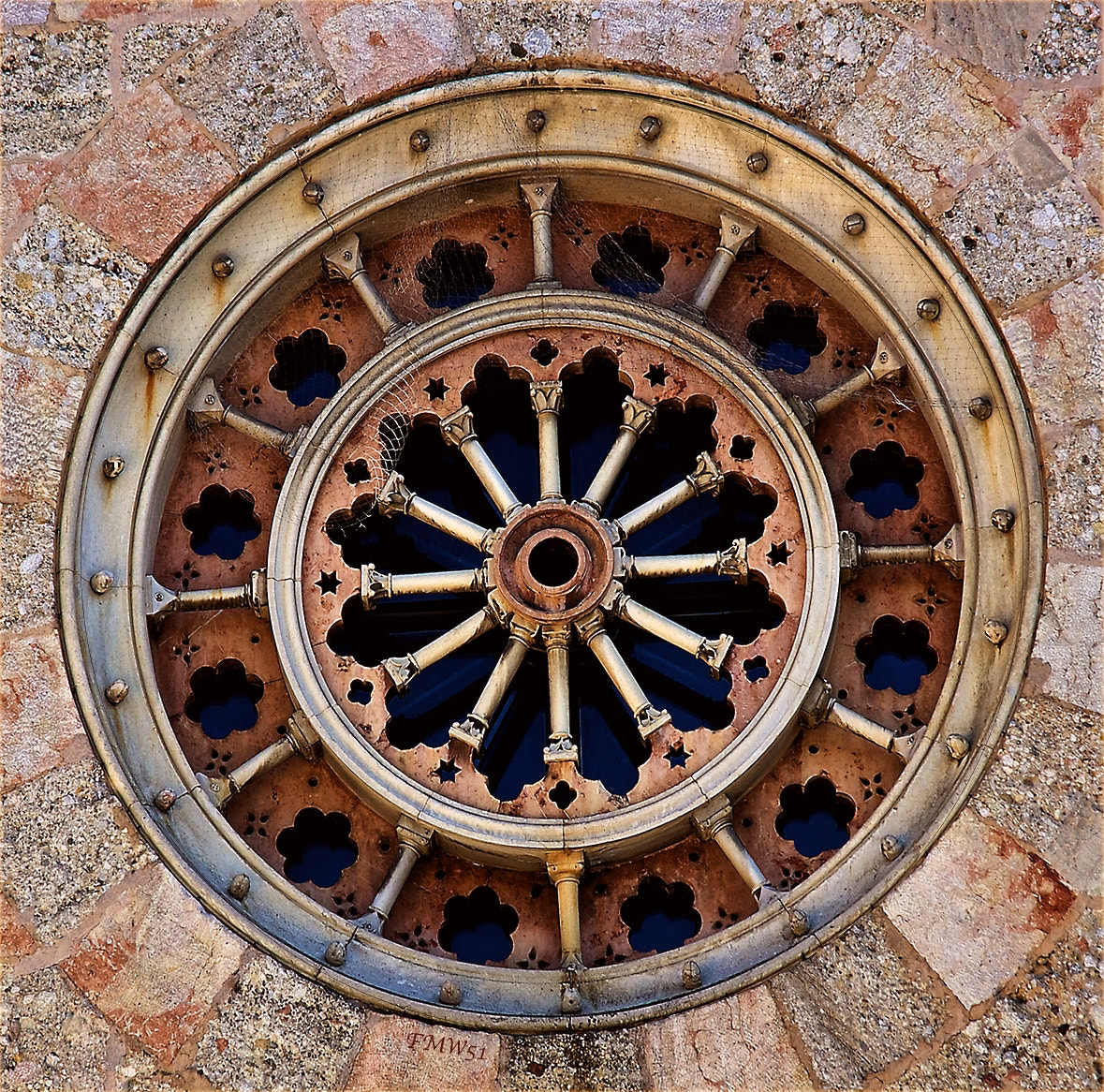 Sony SLT-A55 (SLT-A55V) sample photo. Round window photography