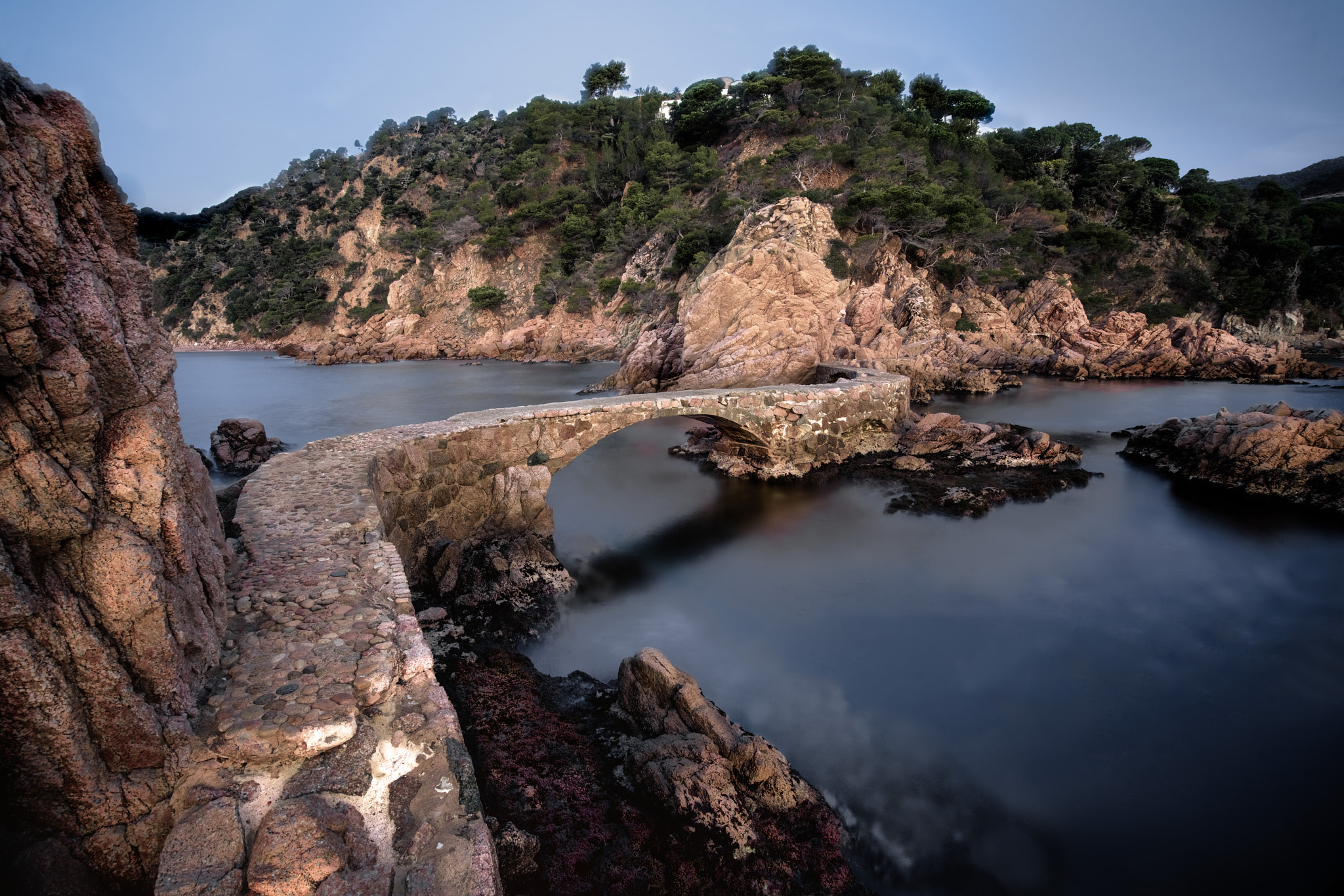 Sony a7R II + Sony Vario-Tessar T* FE 16-35mm F4 ZA OSS sample photo. Sea trail photography