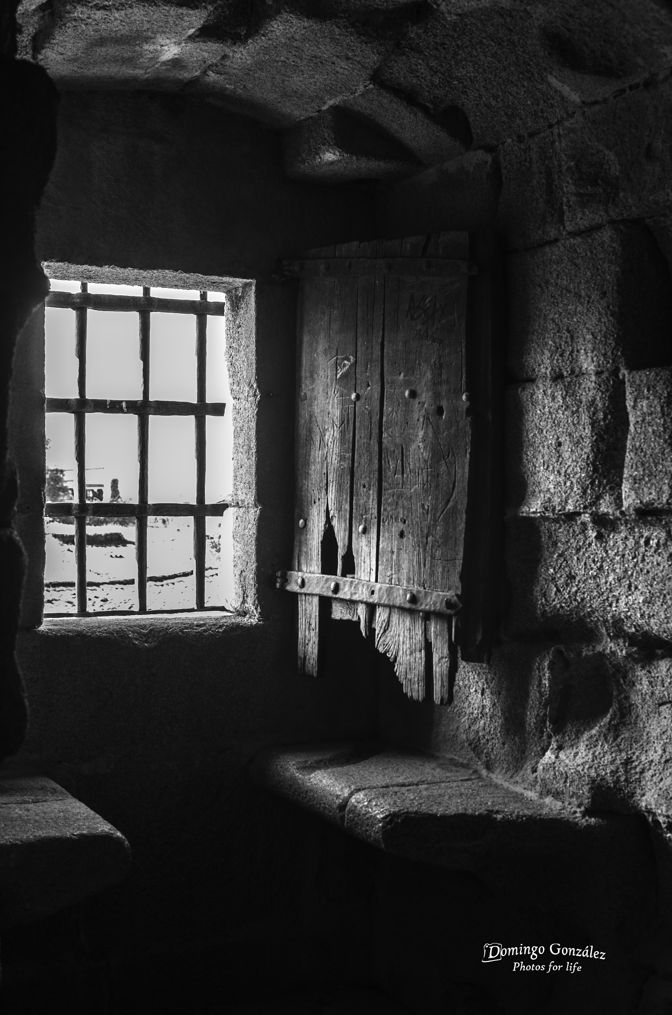 Nikon D7000 + Sigma 18-35mm F1.8 DC HSM Art sample photo. La ventana del siglo viii photography