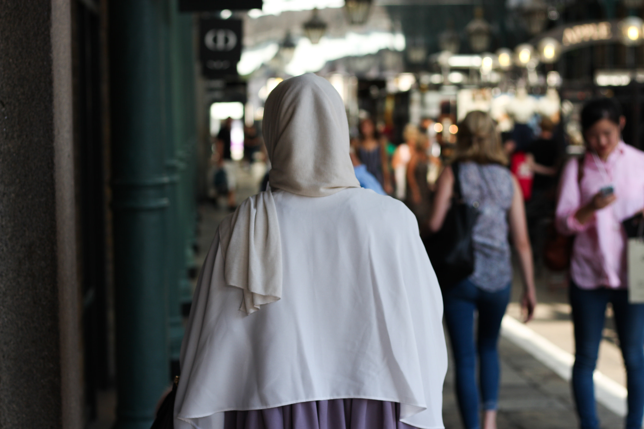 Canon EOS 650D (EOS Rebel T4i / EOS Kiss X6i) + Canon EF 50mm F1.8 STM sample photo. Dos sociedades. photography