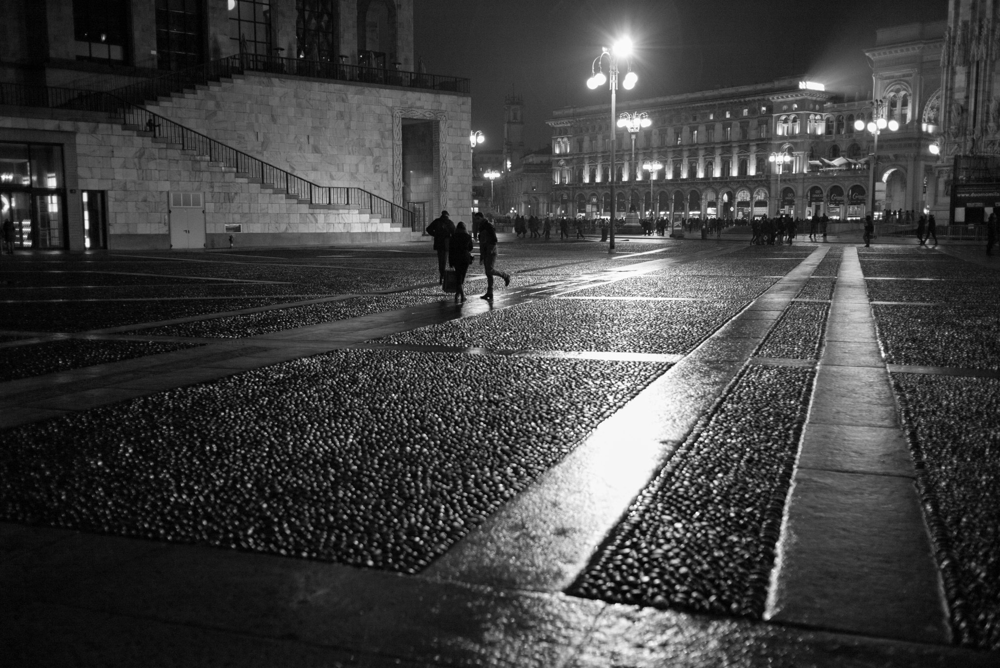 Summicron-M 1:2/35 ASPH. sample photo. Wet night in milan photography