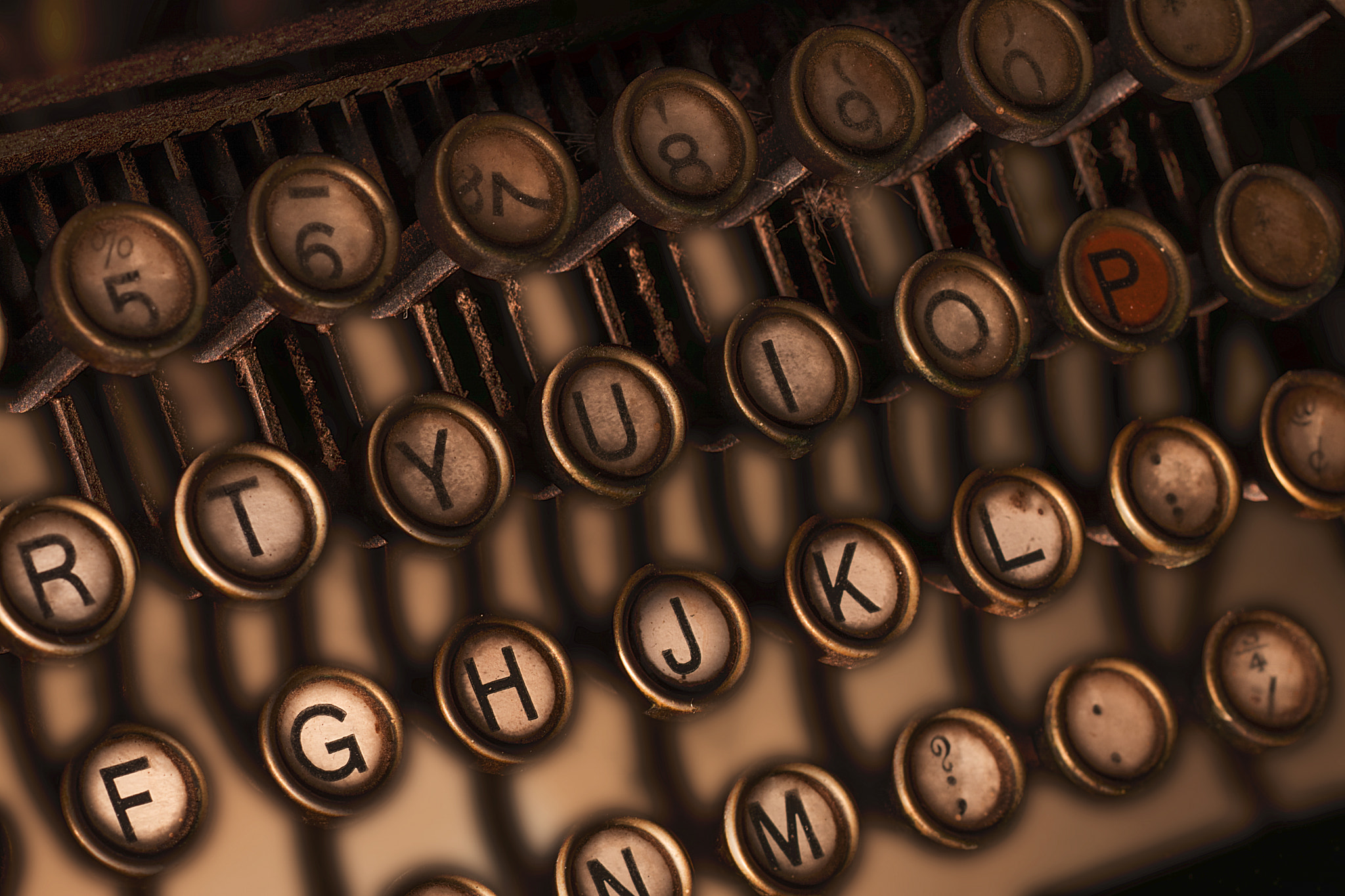 Nikon D7100 + Nikon PC-E Micro-Nikkor 85mm F2.8D Tilt-Shift sample photo. Vintage typewriter keys photography