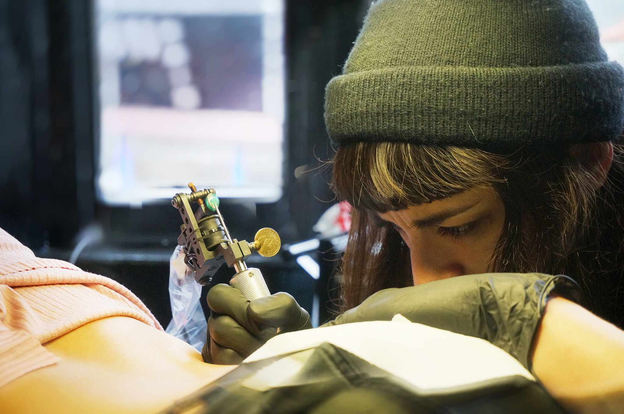 Sony Alpha NEX-5R + Sony E 18-50mm F4-5.6 sample photo. Tattoo inc. photography
