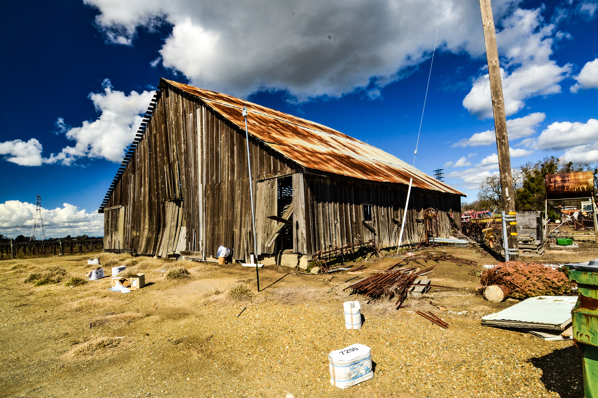 Tamron SP AF 10-24mm F3.5-4.5 Di II LD Aspherical (IF) sample photo. Just an old barn.... but still has allot of character photography
