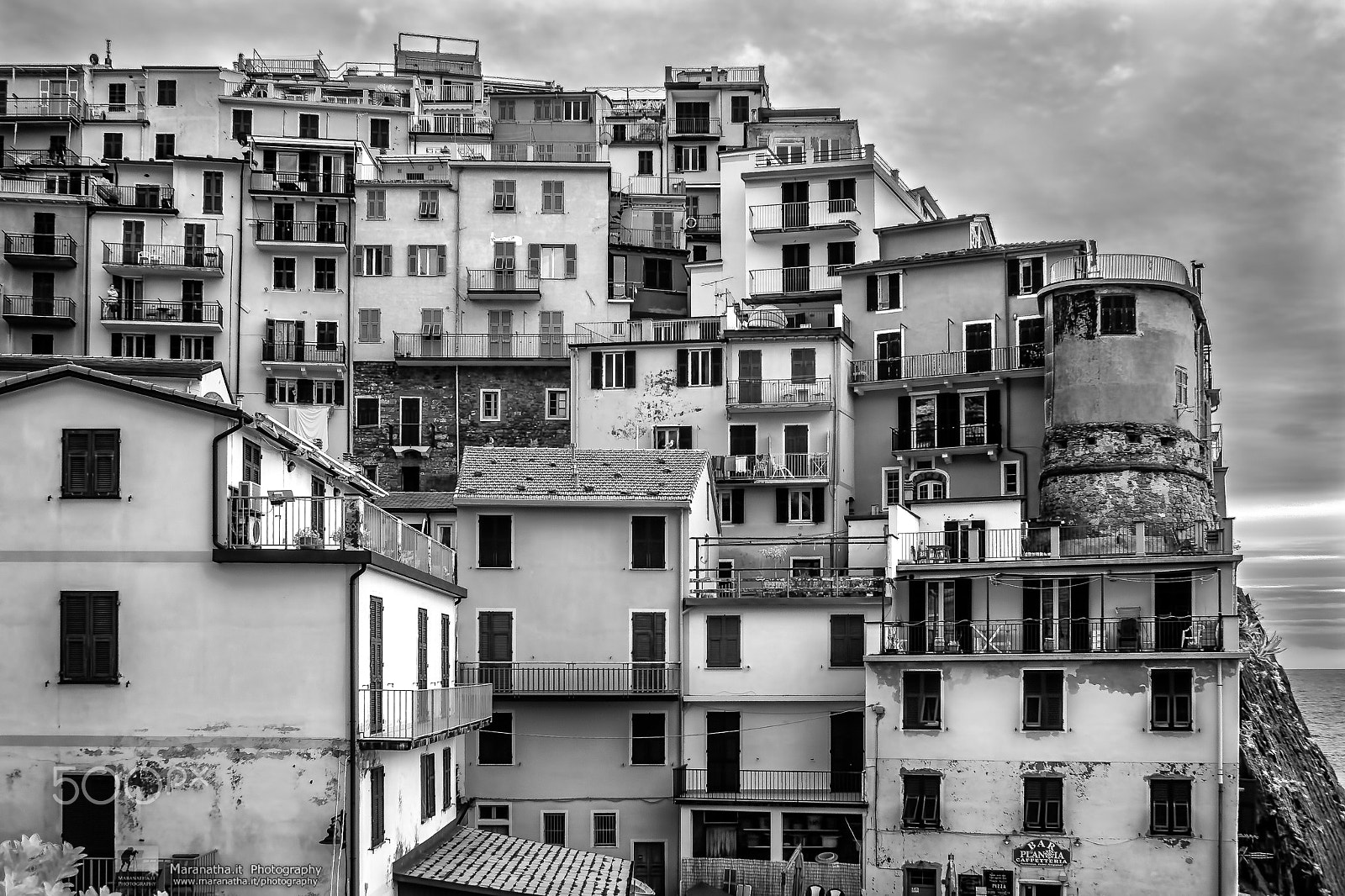 Canon EOS 6D + Canon EF 35mm F1.4L USM sample photo. Manarola - infrared photography