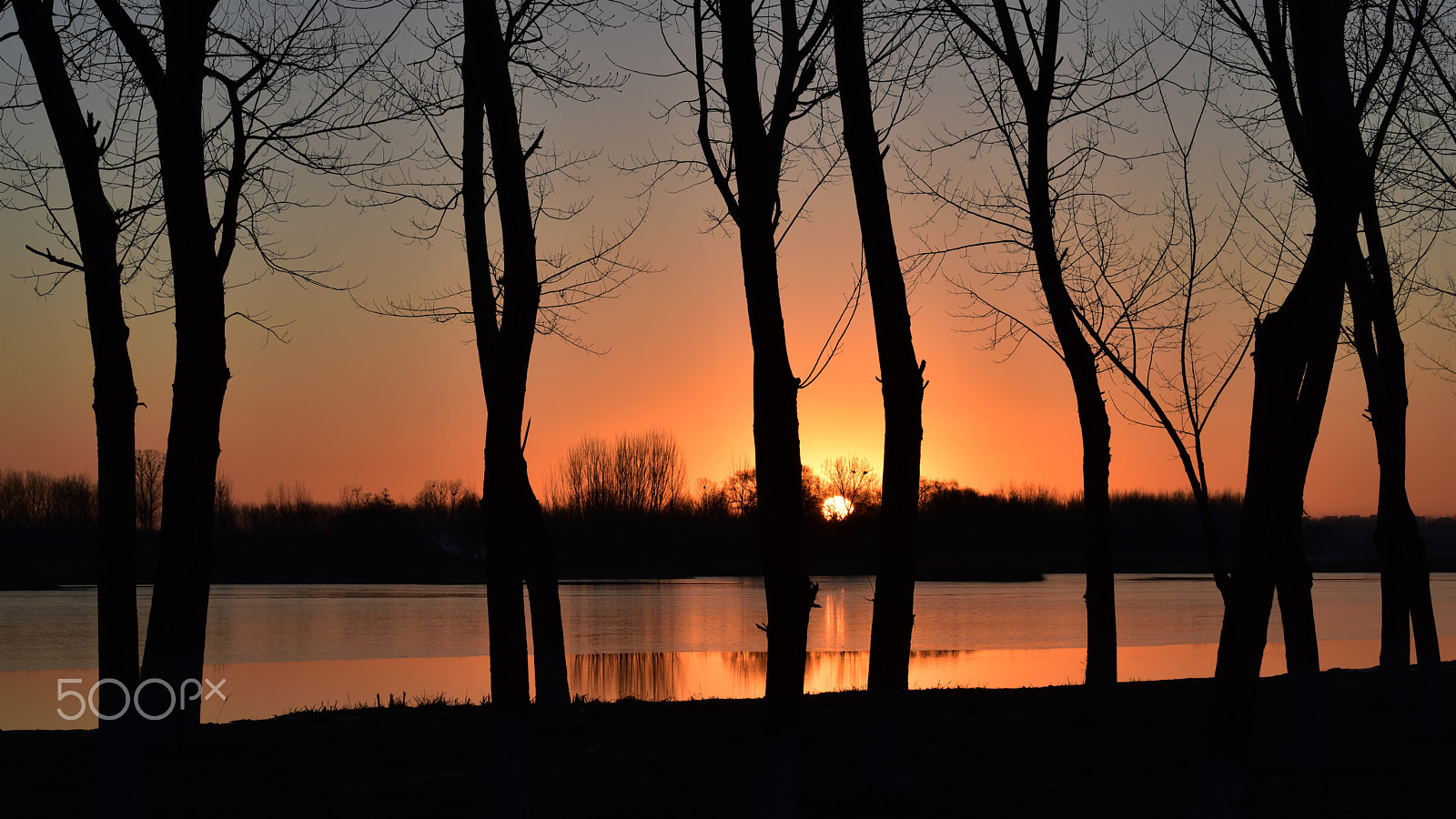 Nikon AF-S Nikkor 70-200mm F4G ED VR sample photo. Sunrise in the riverside photography
