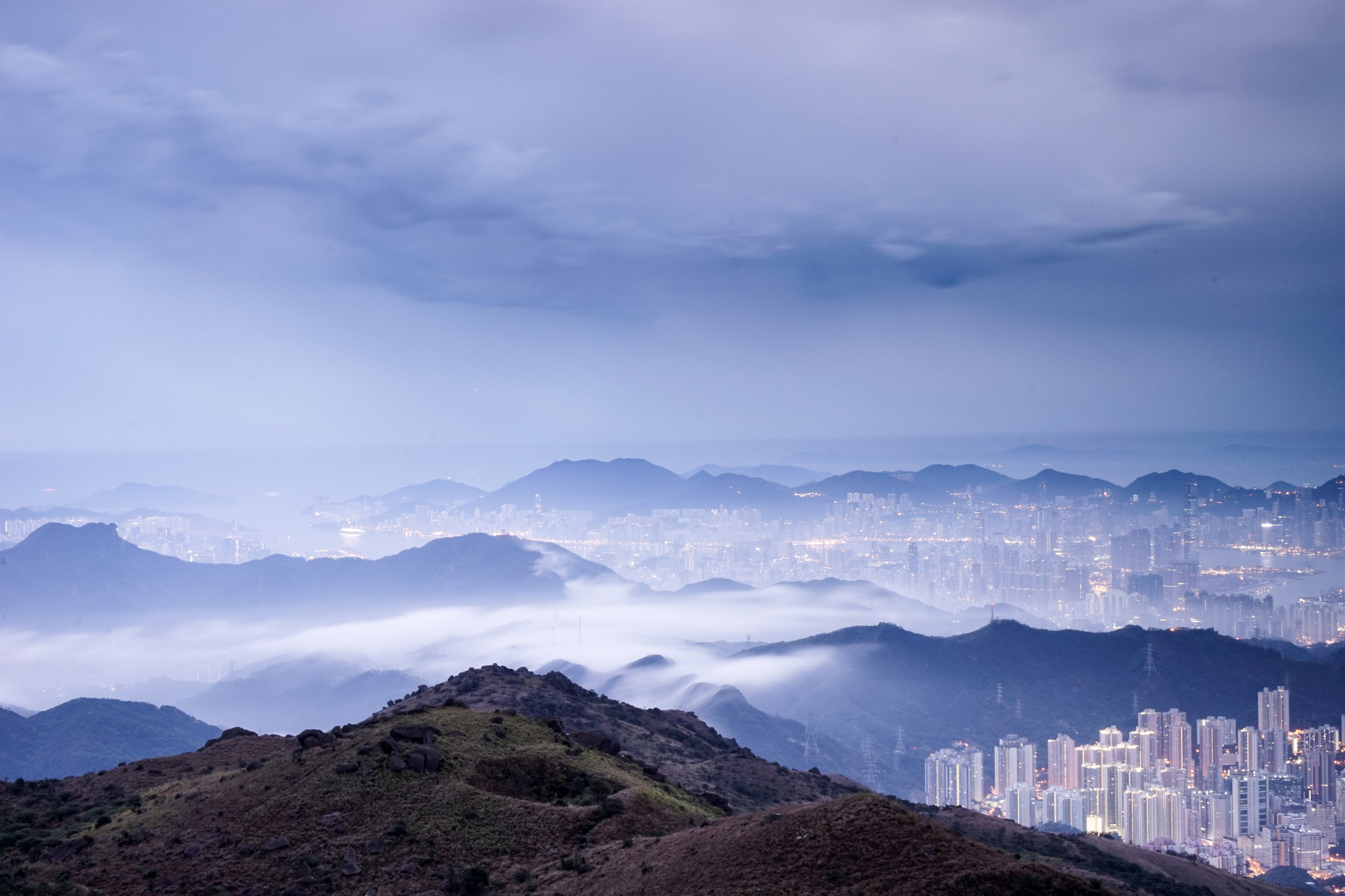 Sony a7 + Sony Vario Tessar T* FE 24-70mm F4 ZA OSS sample photo. Sea of clouds photography