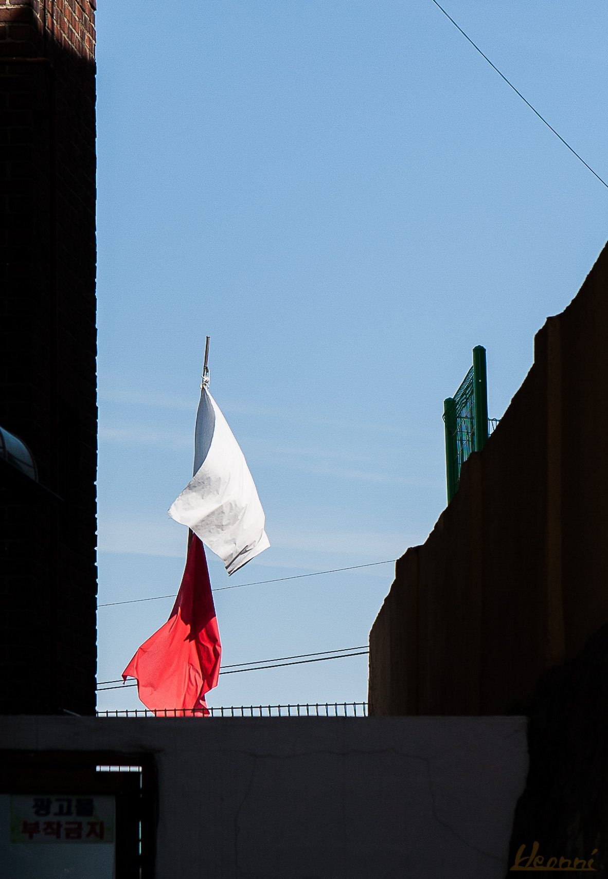Canon EOS 5D + Canon EF 24-70mm F2.8L USM sample photo. Red n white photography