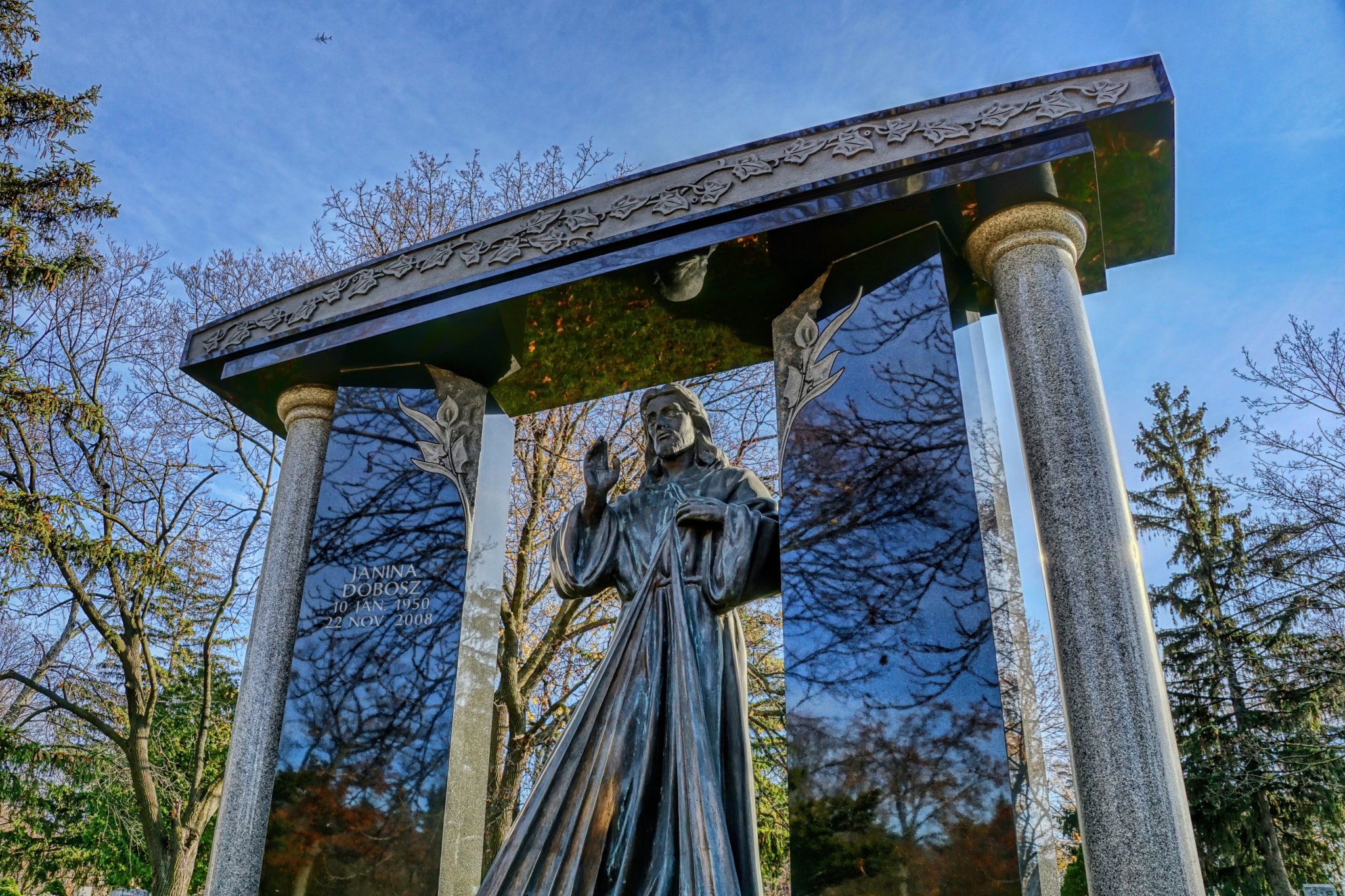 Sony ILCA-77M2 sample photo. Cemeterypark lawn photography