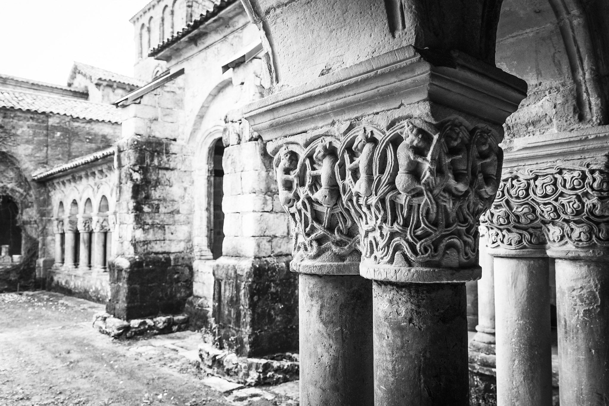 Canon EF-S 17-55mm F2.8 IS USM sample photo. Cloister colegiata santillana del mar photography