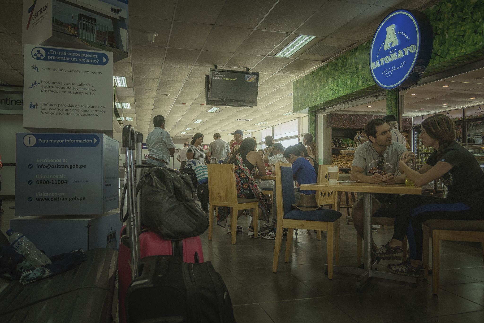 Sony DT 18-250mm F3.5-6.3 sample photo. While i'm waiting for my next flight photography