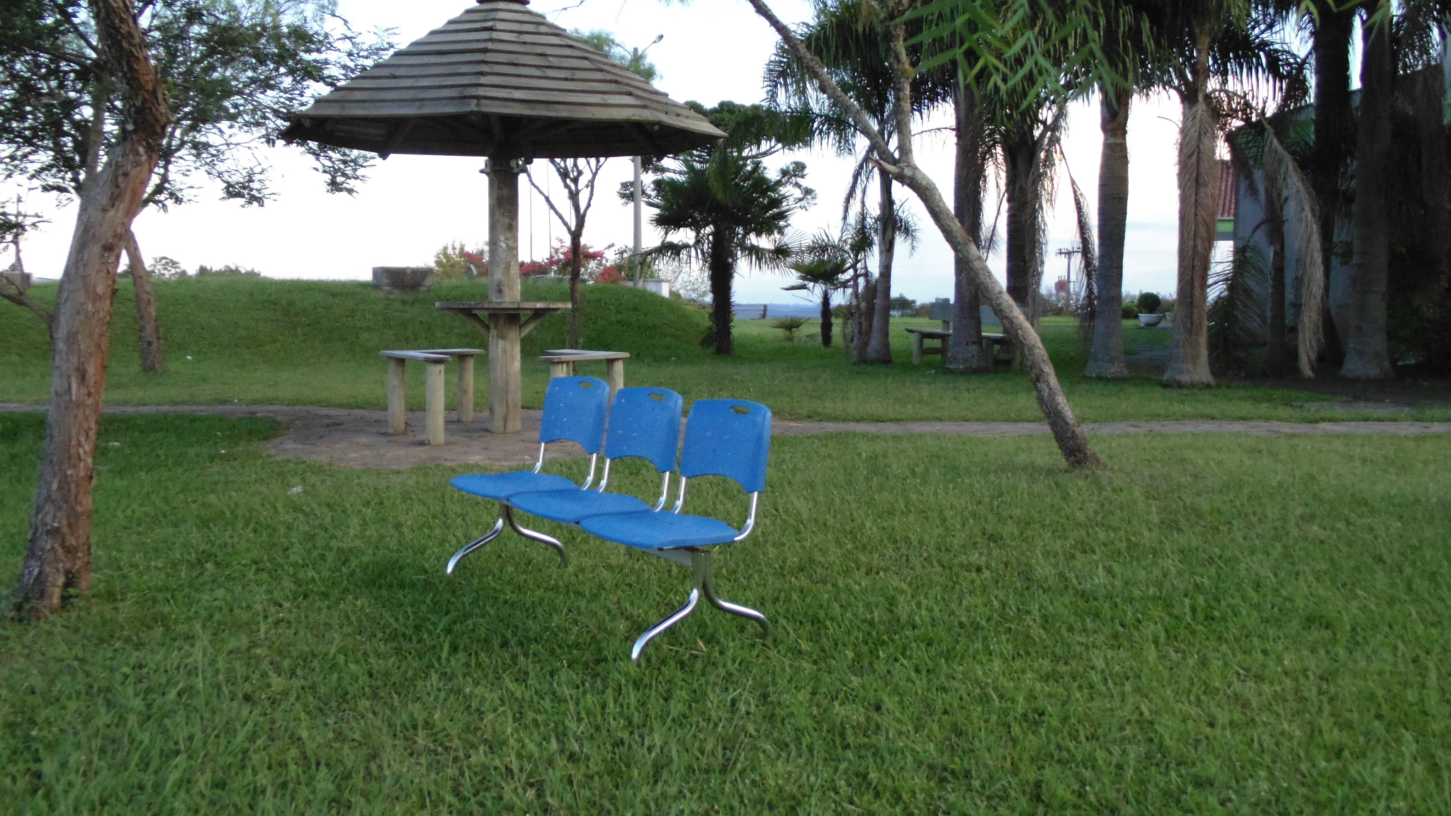 Sony DSC-H100 sample photo. Outdoor office chair photography