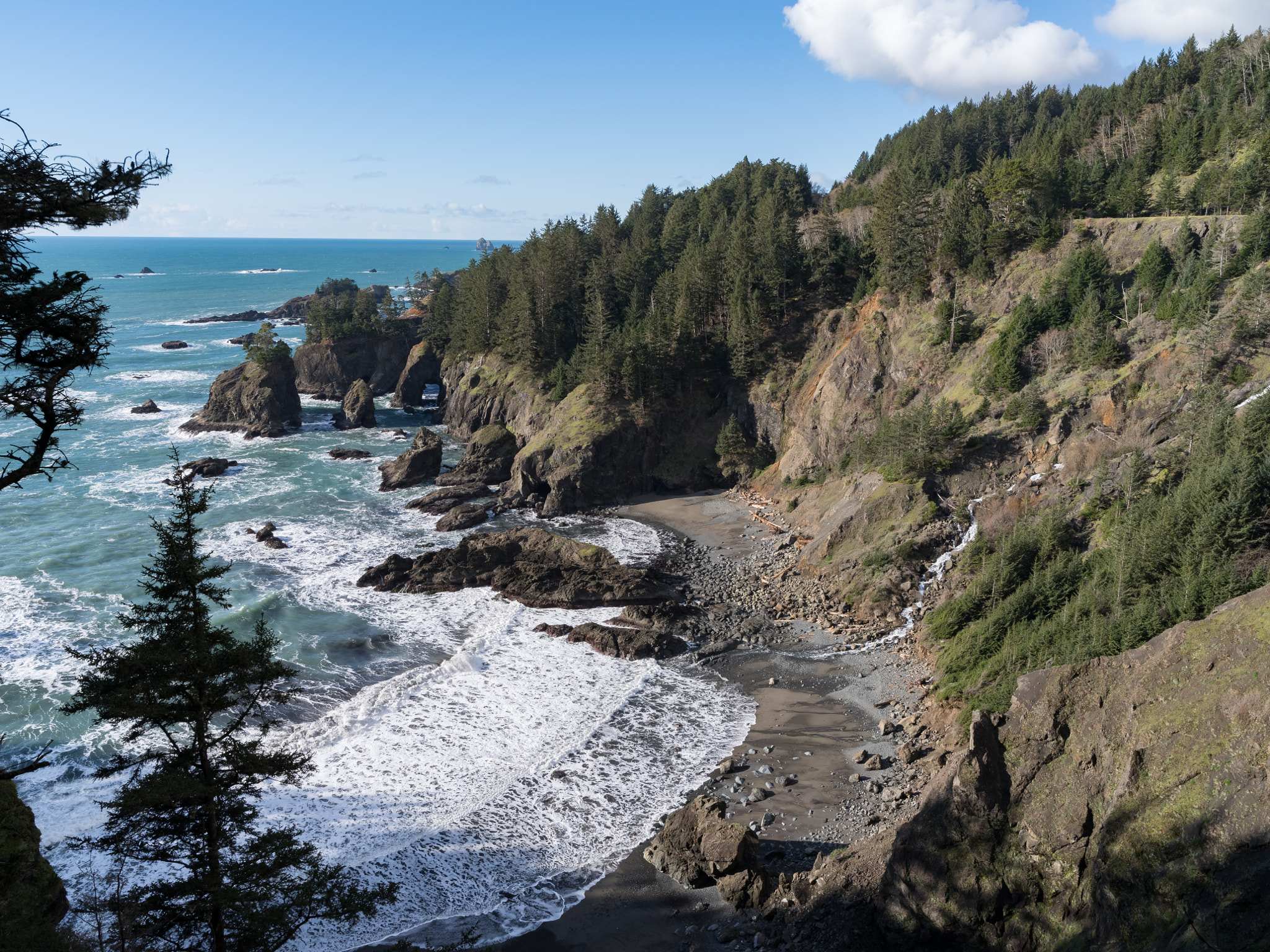 HD Pentax-D FA645 35mm F3.5 AL [IF] sample photo. Islets & sea arches photography