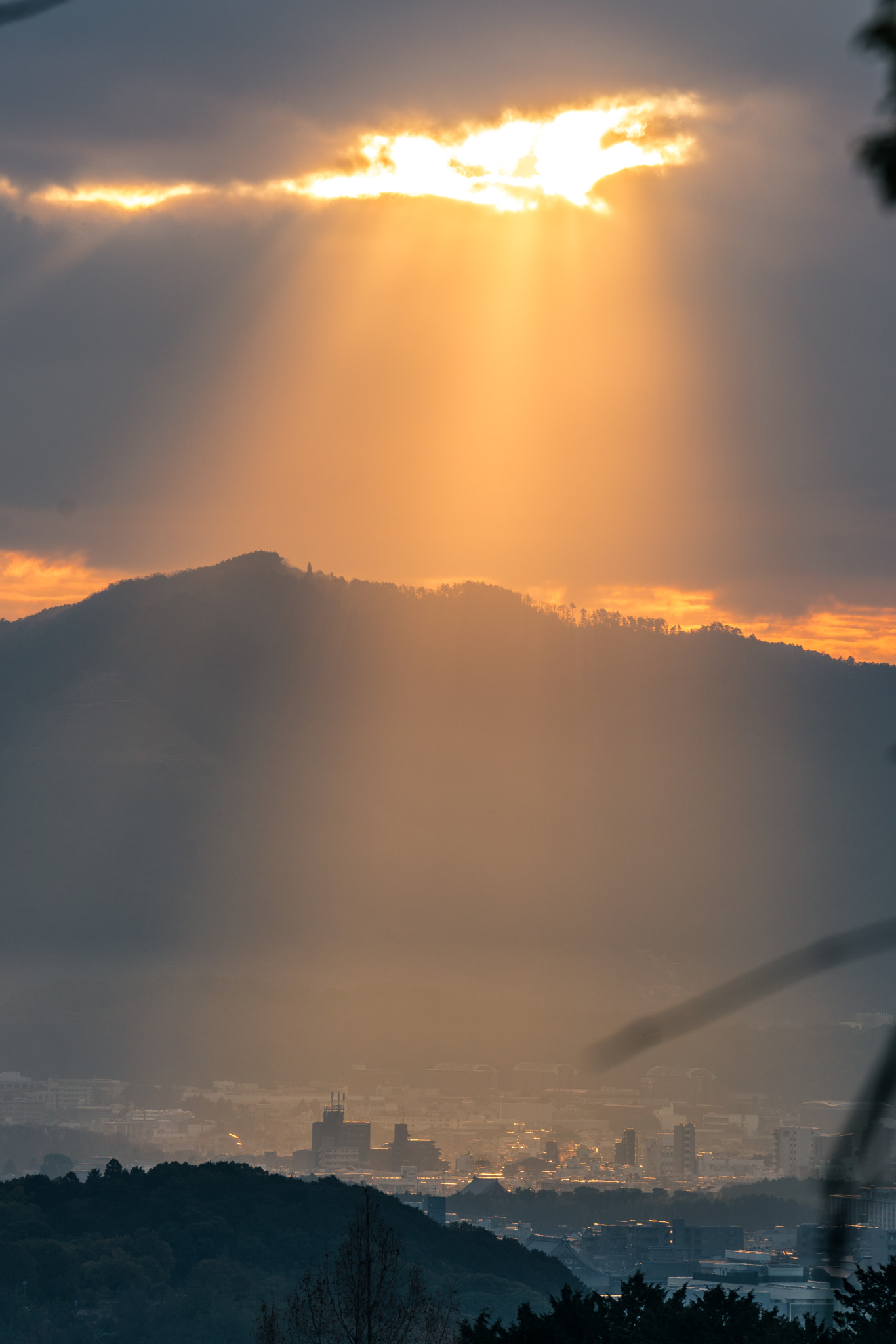 Sony FE 70-200mm F2.8 GM OSS sample photo. Light in kyoto photography