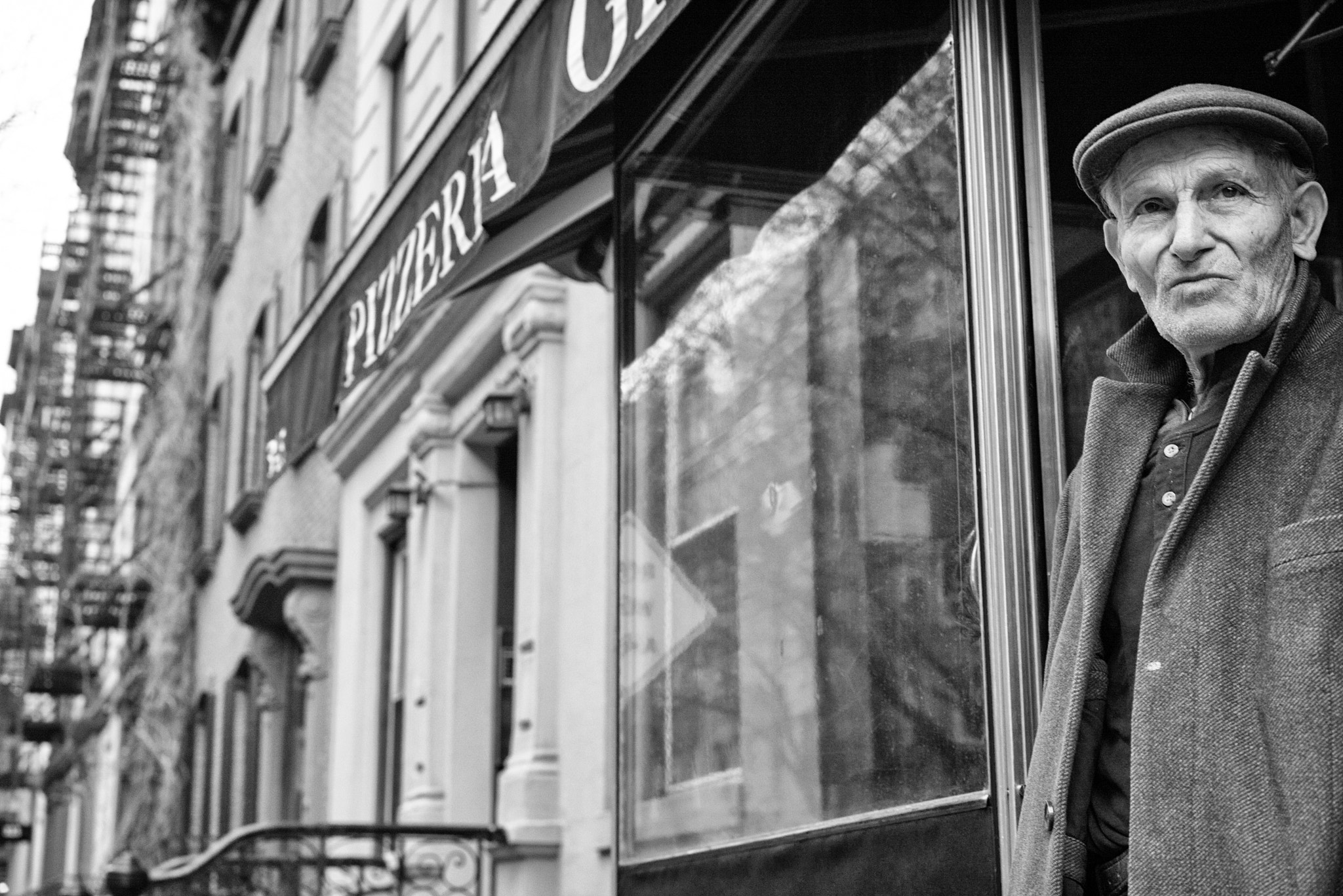 Summicron-M 1:2/50 sample photo. Street photo nyc photography
