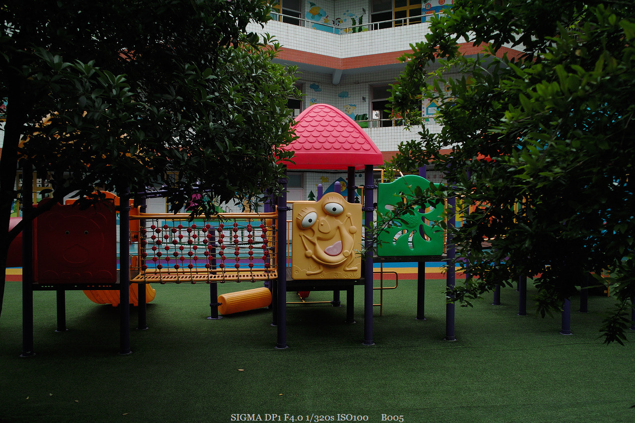 Sigma DP1 sample photo. A kindergarten photography