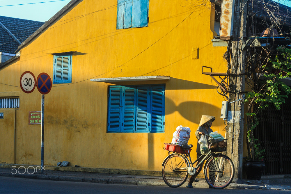 Canon EOS 450D (EOS Rebel XSi / EOS Kiss X2) + Canon EF 50mm F1.8 II sample photo. Early morning in hoi an photography
