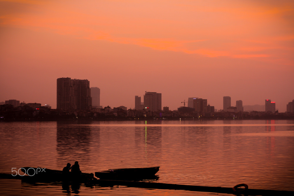 Canon EOS 450D (EOS Rebel XSi / EOS Kiss X2) + Canon EF 50mm F1.8 II sample photo. Sunset at west lake in ha noi photography