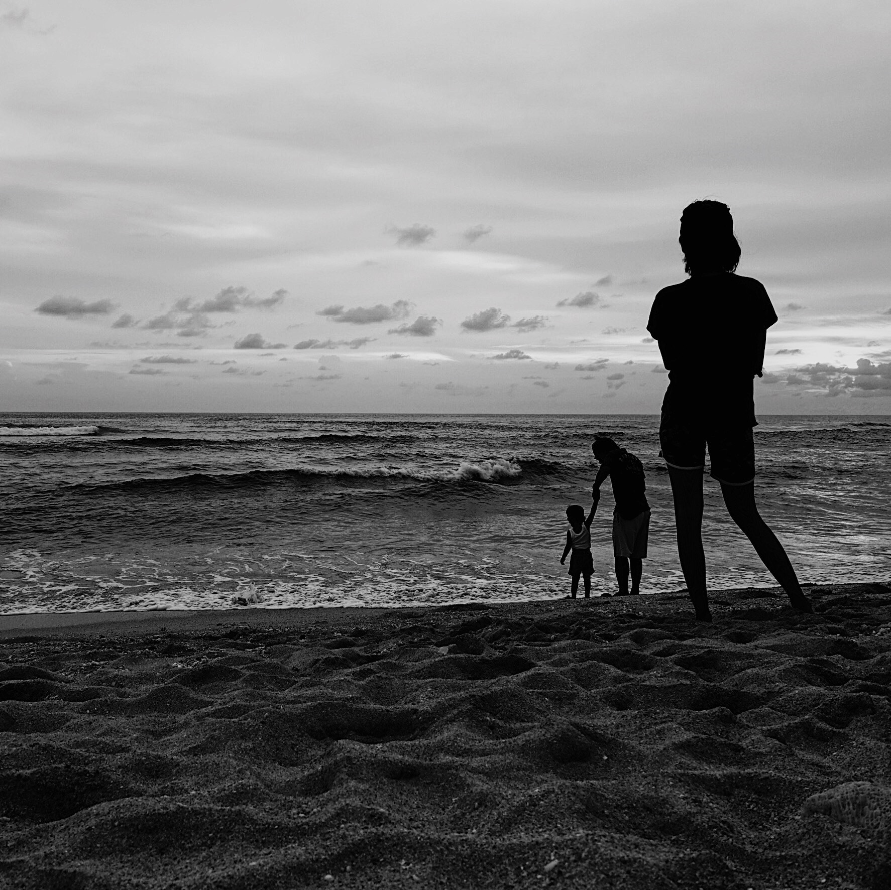 Sony Cyber-shot DSC-RX100 IV + Sony 24-70mm F1.8-2.8 sample photo. Waiting for the sea photography