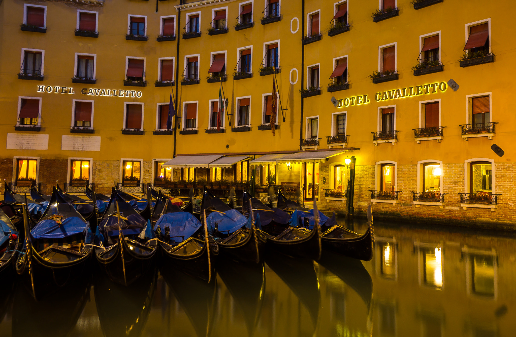 Sony a6000 + Sony E 10-18mm F4 OSS sample photo. Venice - hotel cavaletto photography