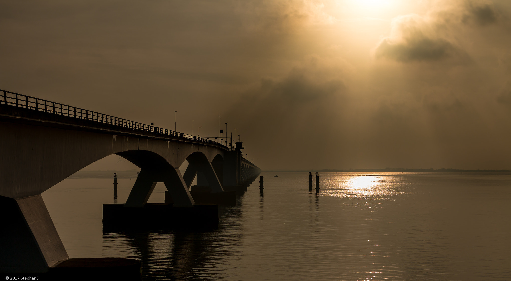 Canon EOS 70D + Sigma 35mm F1.4 DG HSM Art sample photo. Breakthrough photography