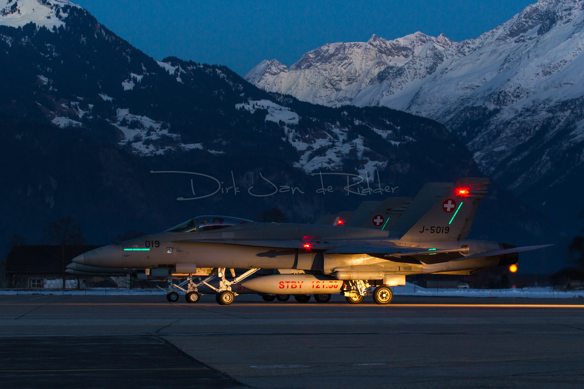 Canon EOS-1D Mark IV sample photo. Swiss air force f/a-18c hornet j-5019 photography