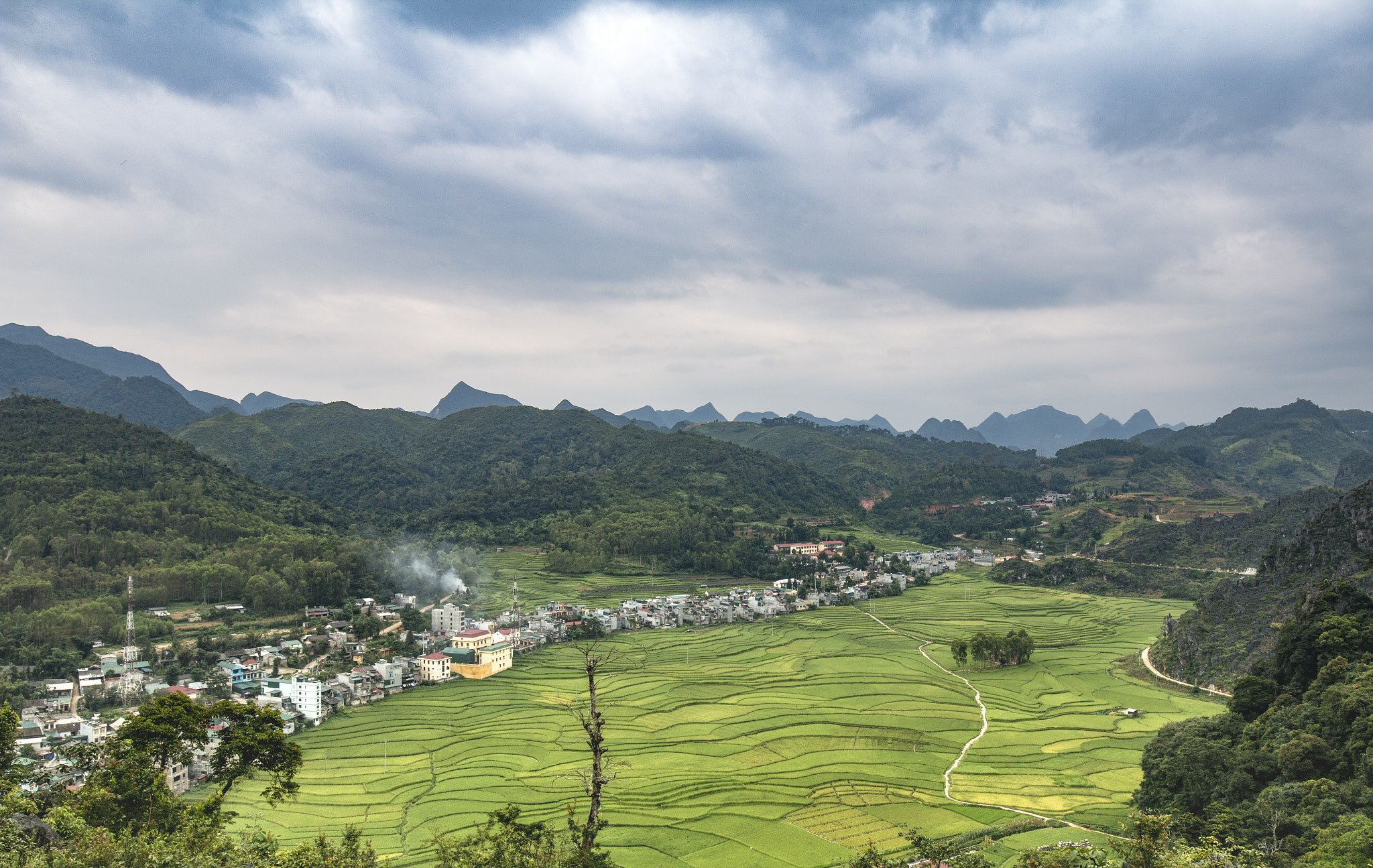Canon EF 16-35mm F4L IS USM sample photo. Don cao dong van photography