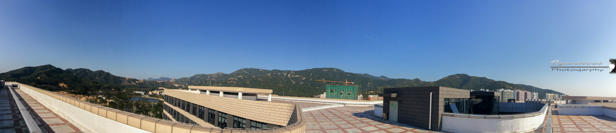 iPad mini 2 back camera 3.3mm f/2.4 sample photo. On the roof photography