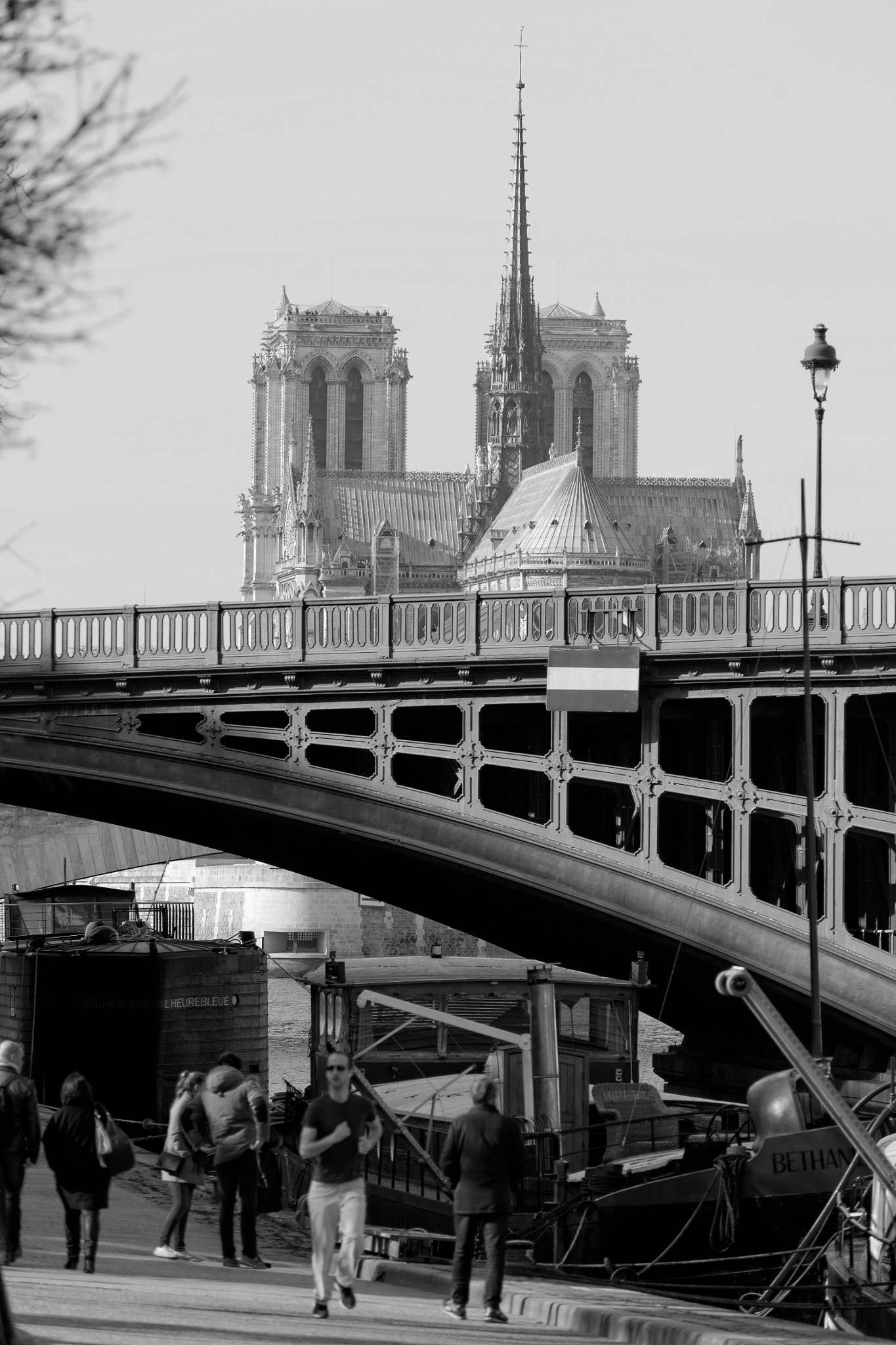 Nikon D3100 + Sigma 50-150mm F2.8 EX APO DC HSM sample photo. Sous les ponts de notre dame photography