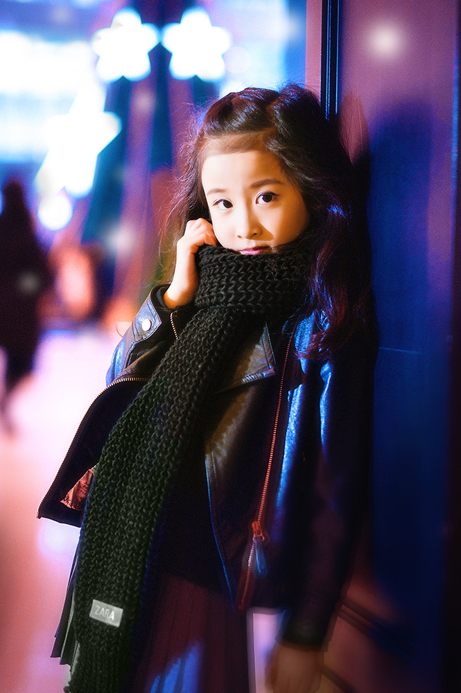Nikon D700 + Nikon AF Nikkor 85mm F1.8D sample photo. 商场 photography