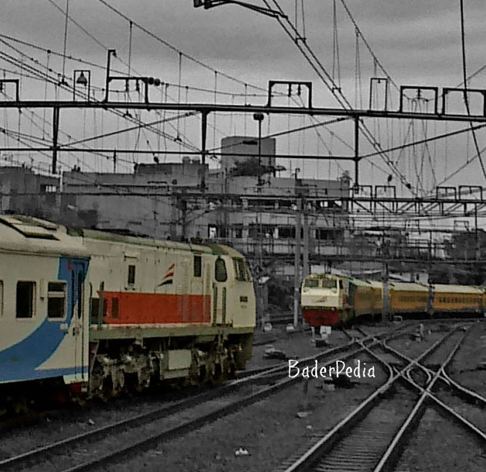 Nokia C5-03 sample photo. Indonesian railways #12 photography