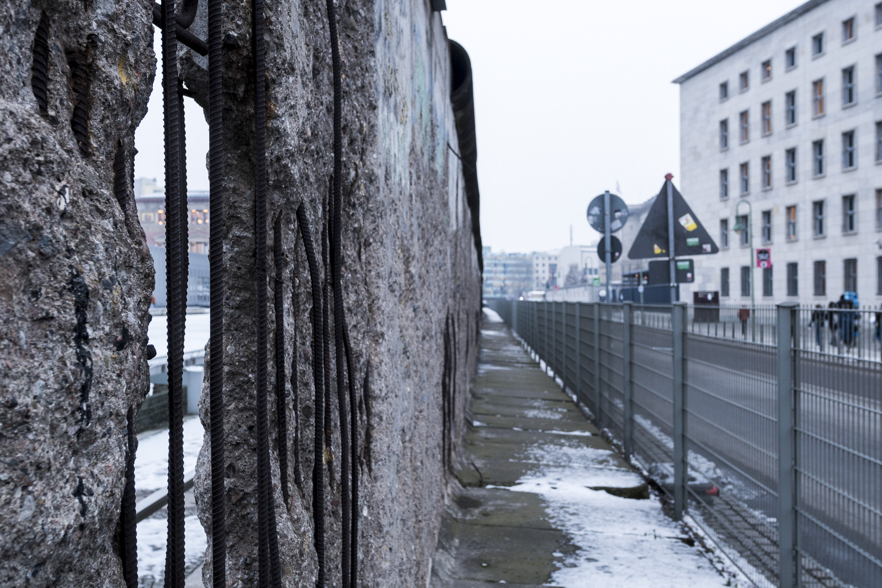 Nikon AF-S Nikkor 14-24mm F2.8G ED sample photo. Remaining segments of the berlin wall photography
