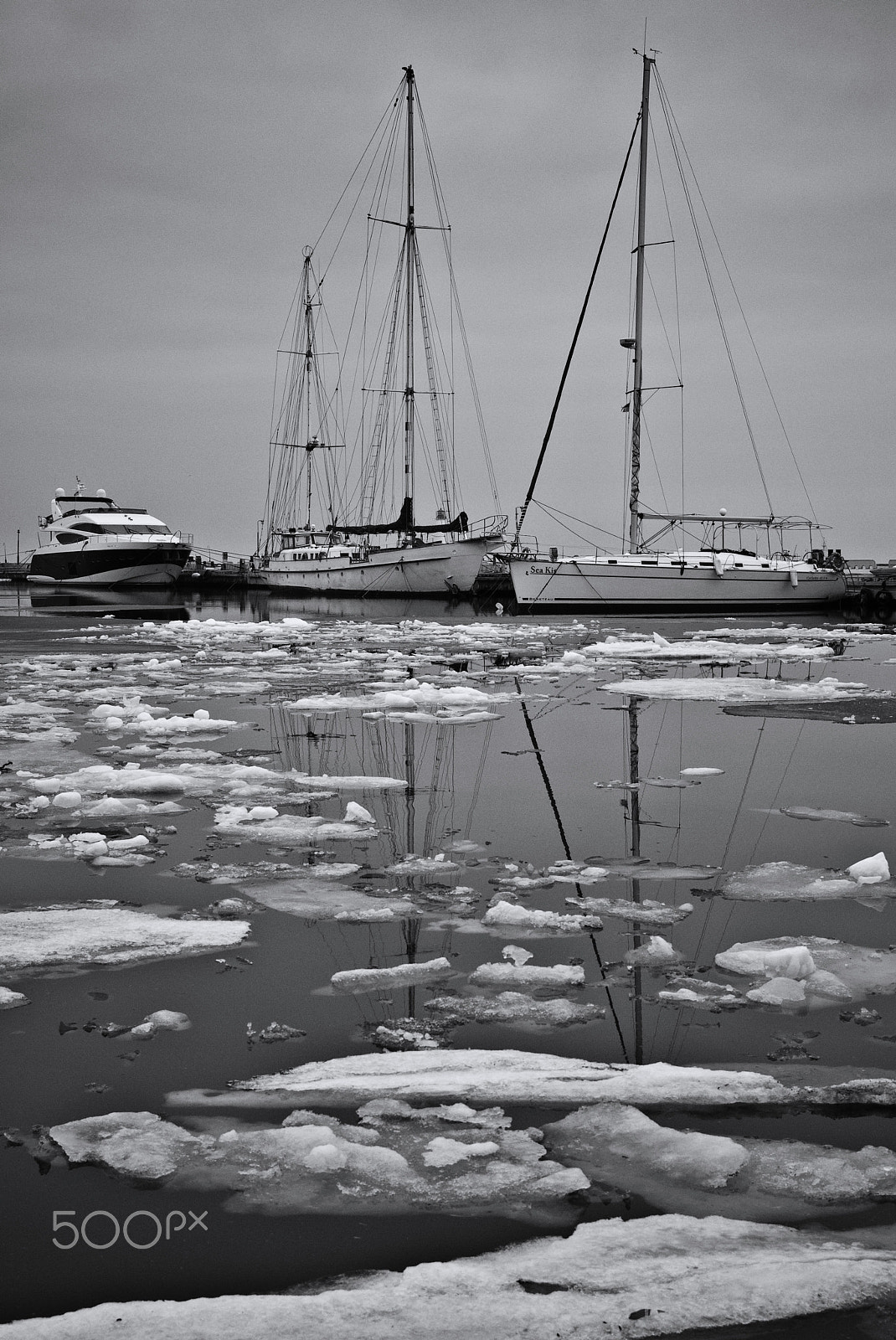 Nikon D200 sample photo. Yachts&ice photography