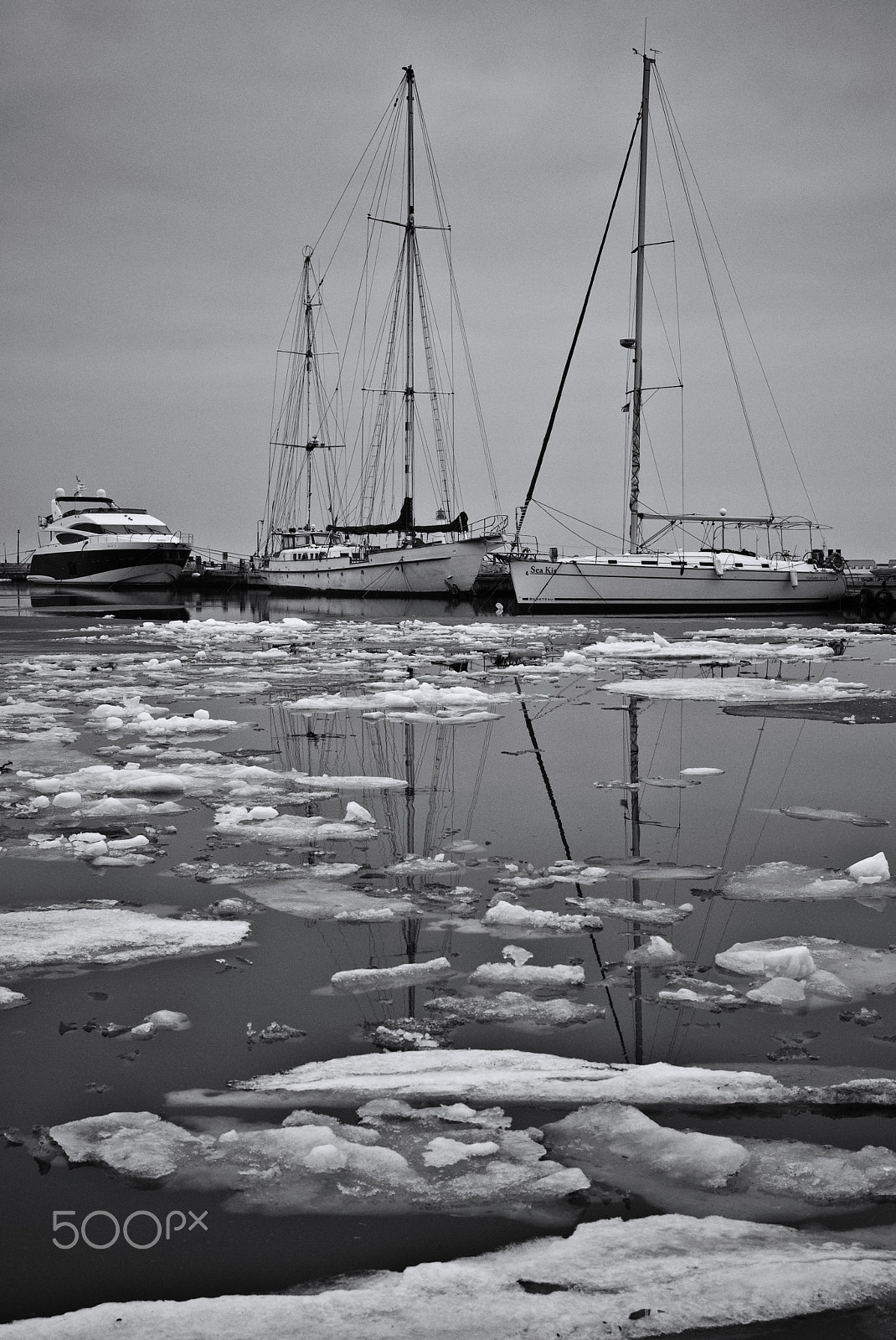 Nikon AF-S Nikkor 24-120mm F4G ED VR sample photo. Yachts&ice photography
