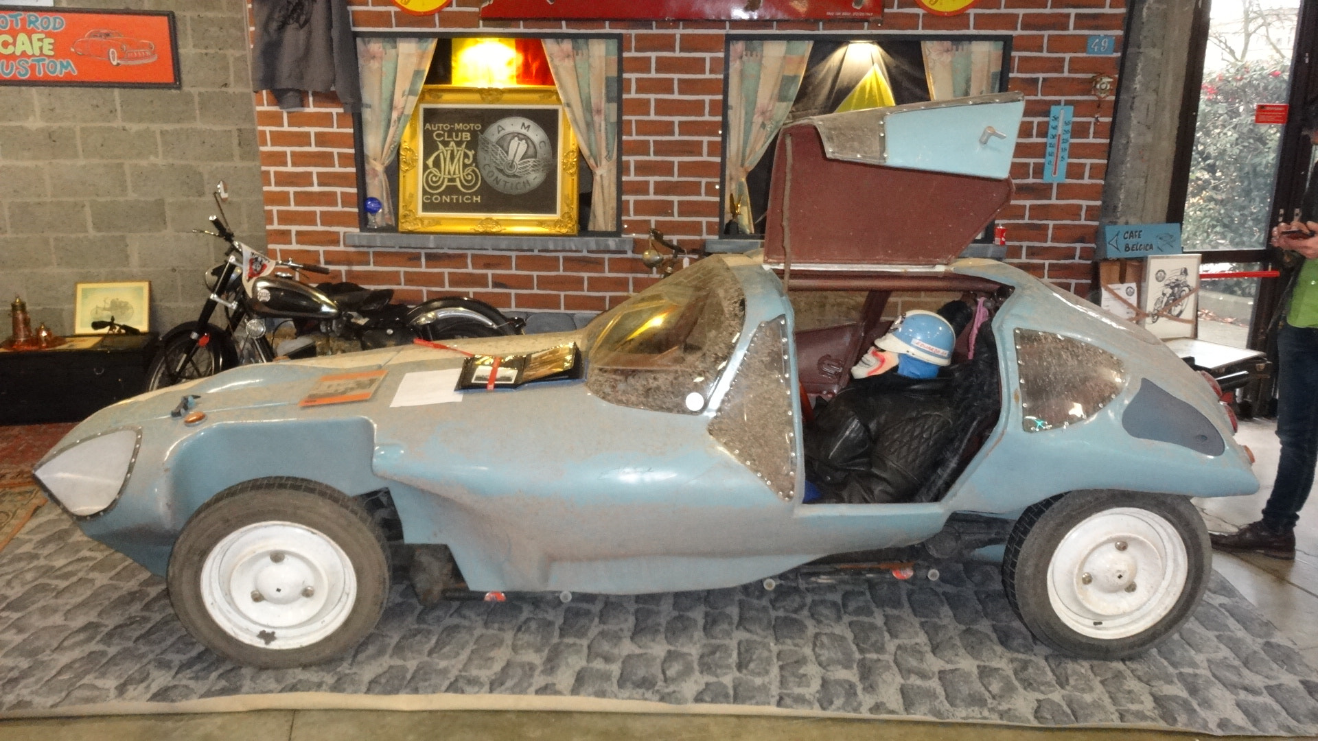 Sony Cyber-shot DSC-WX300 sample photo. Classic cars photography