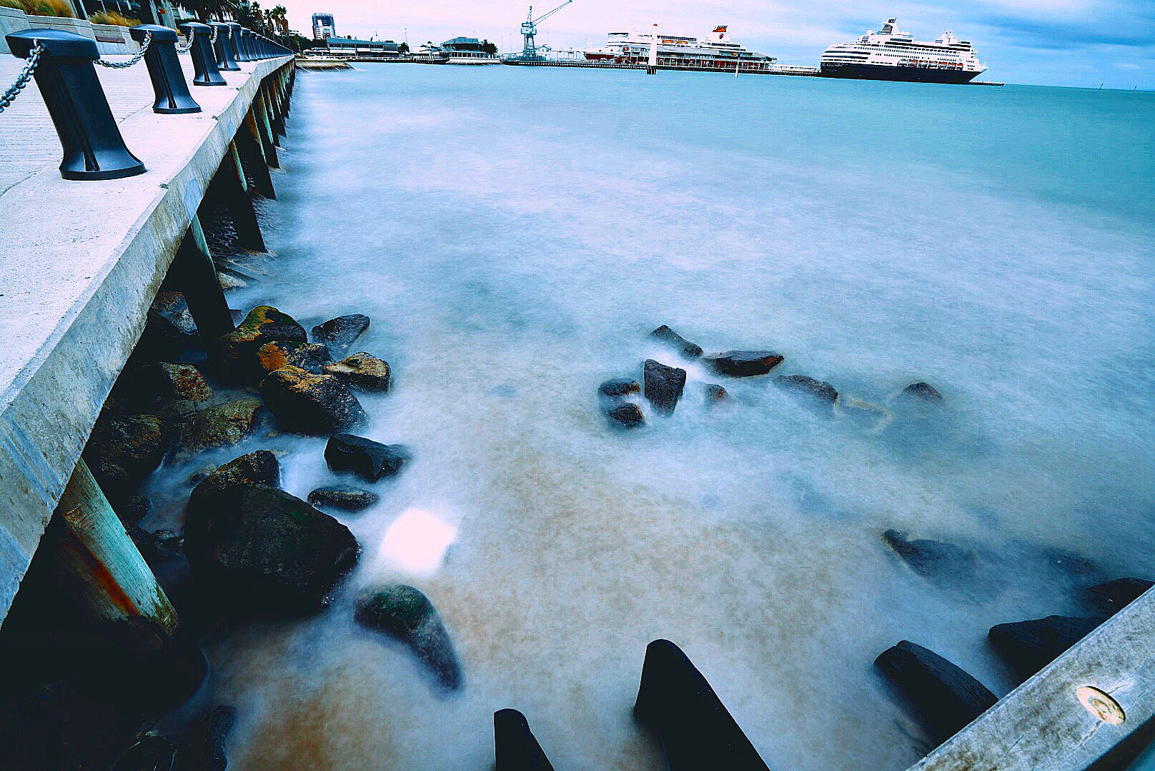 Sony a7R II + Sony Vario-Tessar T* FE 16-35mm F4 ZA OSS sample photo. Haze waves photography