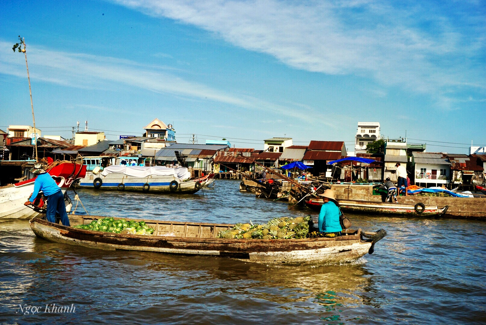 Sony a7 II + Sony Vario Tessar T* FE 24-70mm F4 ZA OSS sample photo. Cai rang floating market on tien giang river photography