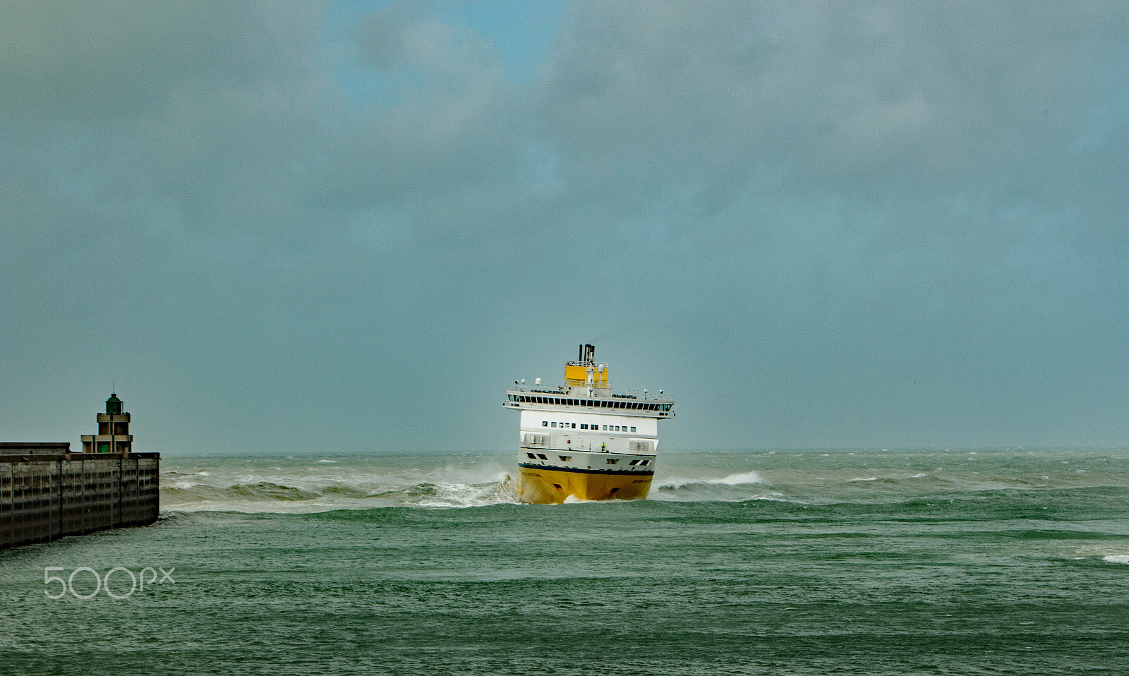 Canon EOS 70D sample photo. Ferry in the storm photography