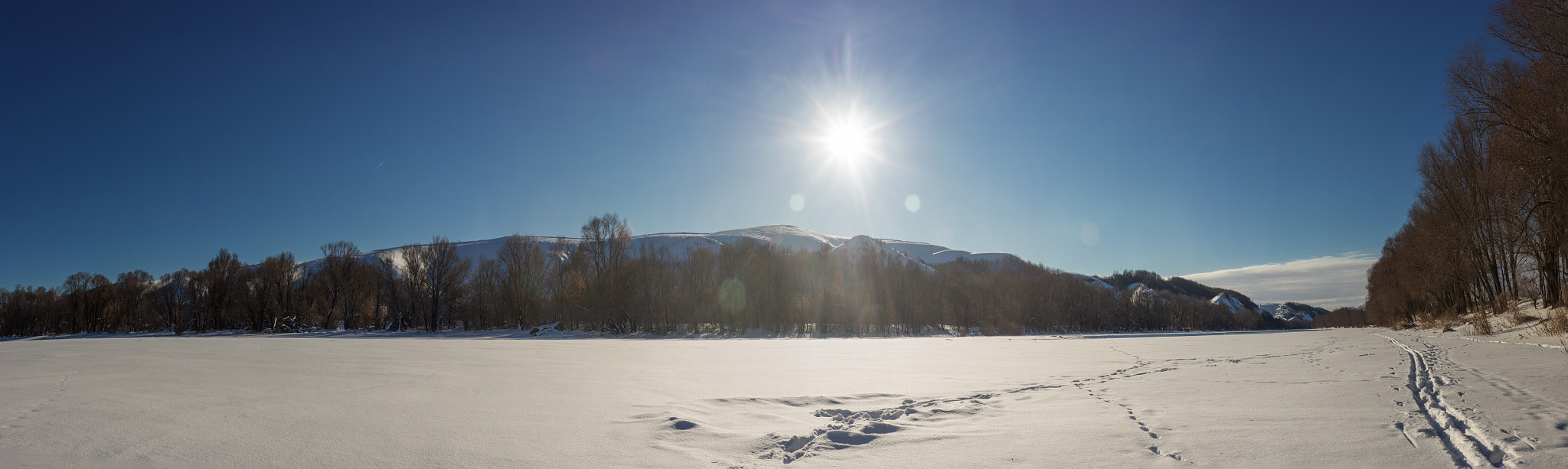 Sony SLT-A77 + Sony DT 35mm F1.8 SAM sample photo. Sunlight over the frozen river panorama photography