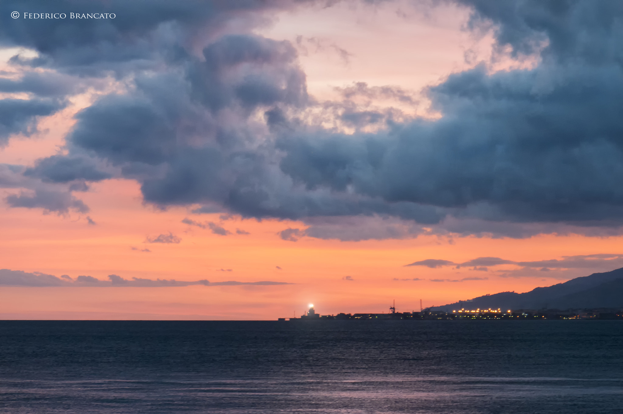 Nikon AF-S Micro-Nikkor 105mm F2.8G IF-ED VR sample photo. Stretto di messina photography