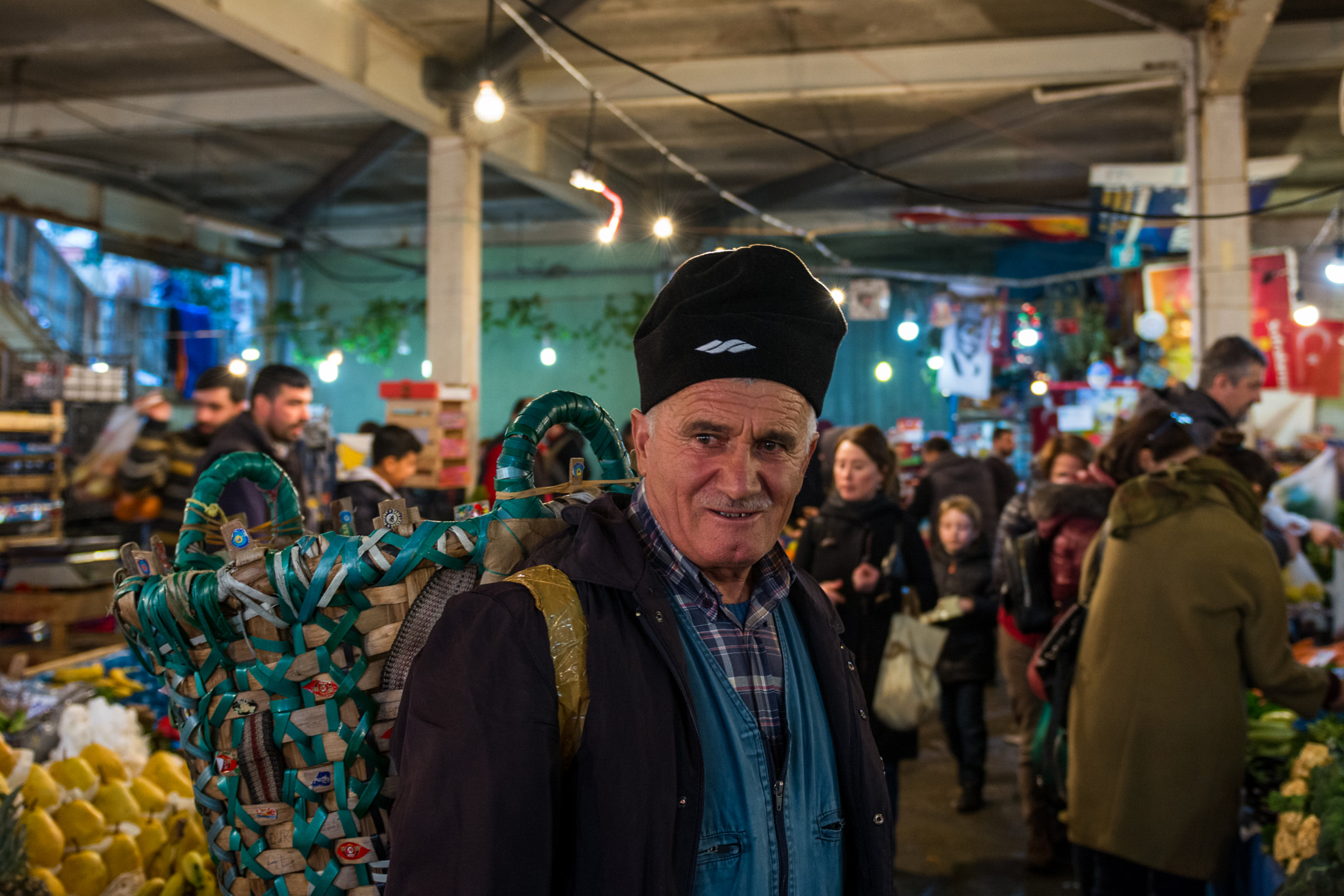 Nikon AF-S Nikkor 24-70mm F2.8G ED sample photo. Vendor at besiktas market photography