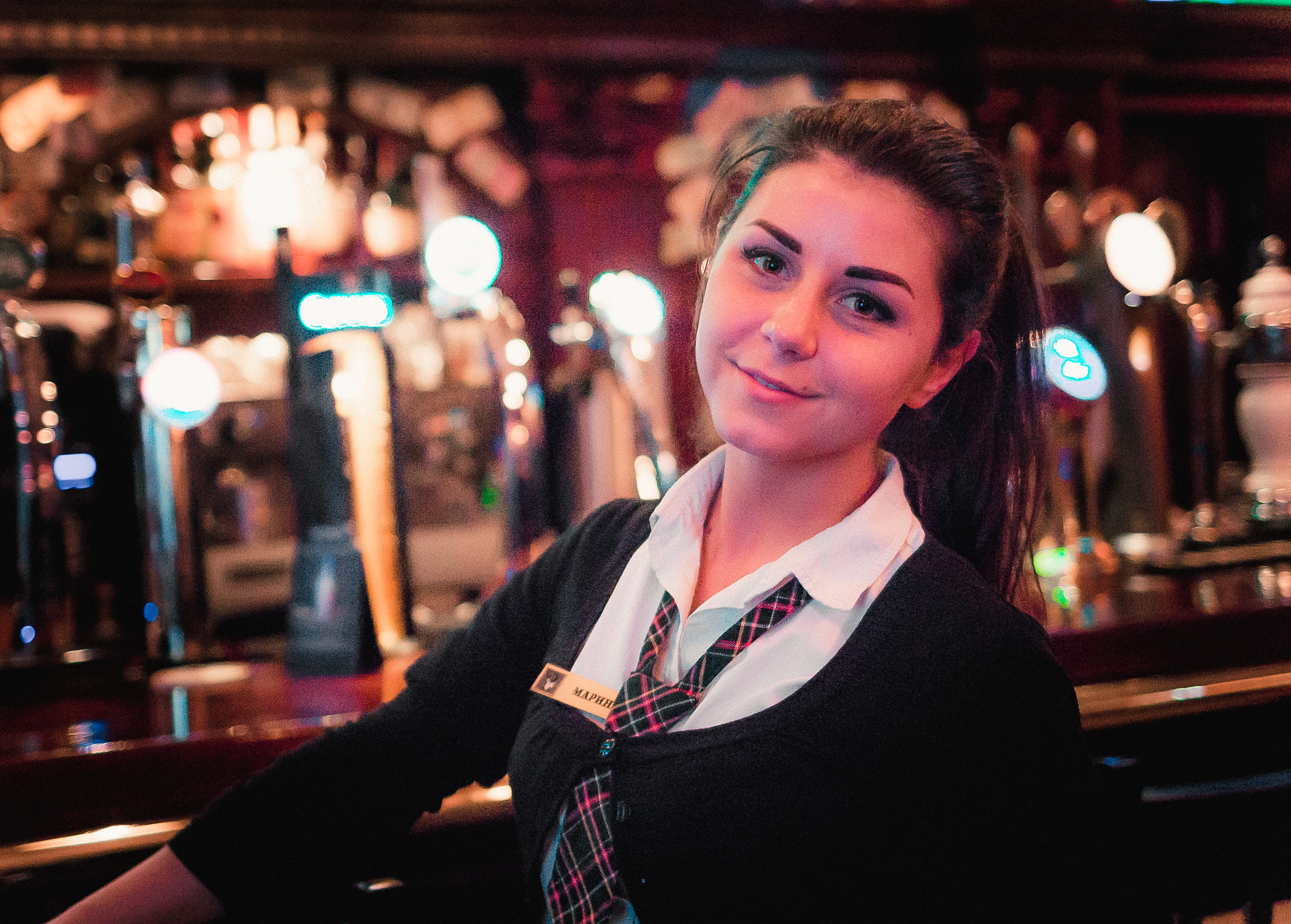 Canon EF 35mm F2 IS USM sample photo. Waitress photography