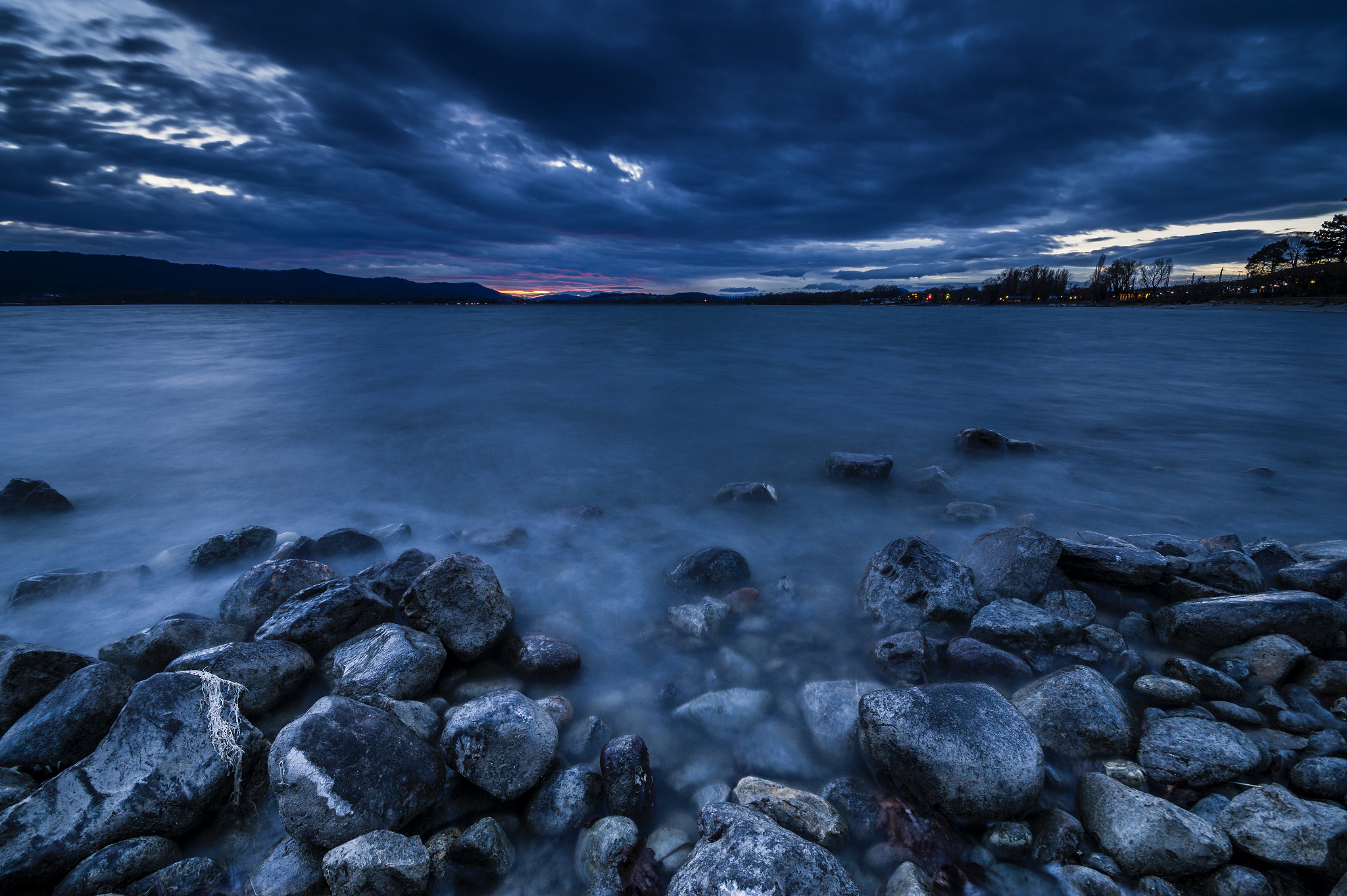 Sigma AF 10-20mm F4-5.6 EX DC sample photo. Blue hour lake constance photography